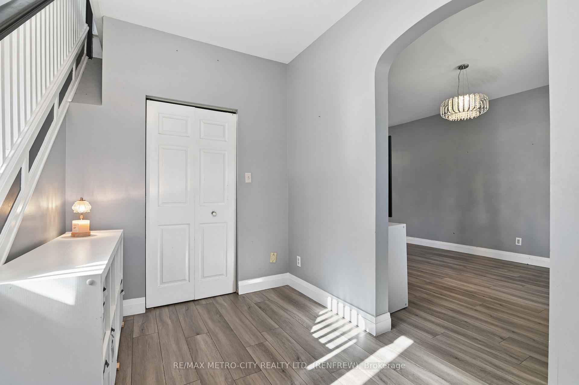 Photo 7 of 450 Barr Street, Renfrew, Renfrew — HOMEH