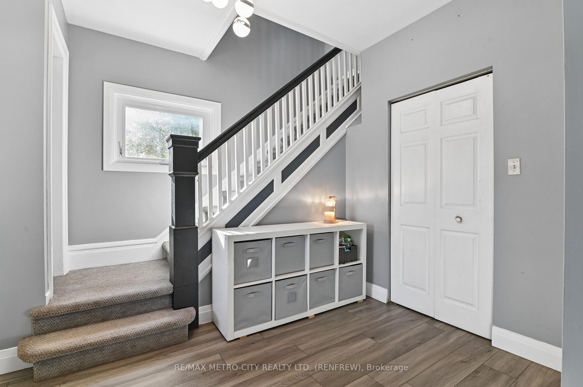 Photo 8 of 450 Barr Street, Renfrew, Renfrew — HOMEH