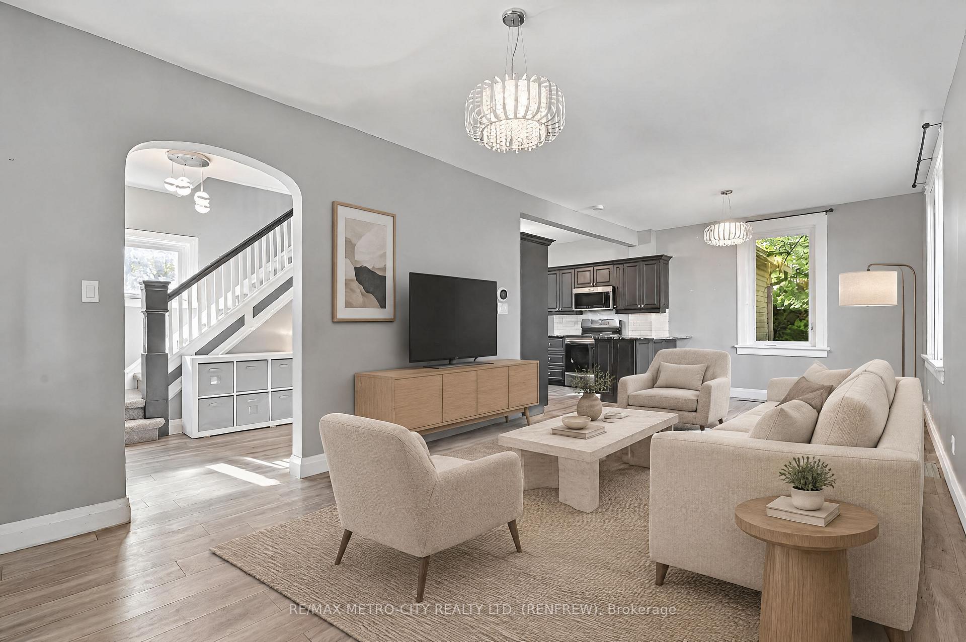 Photo 10 of 450 Barr Street, Renfrew, Renfrew — HOMEH
