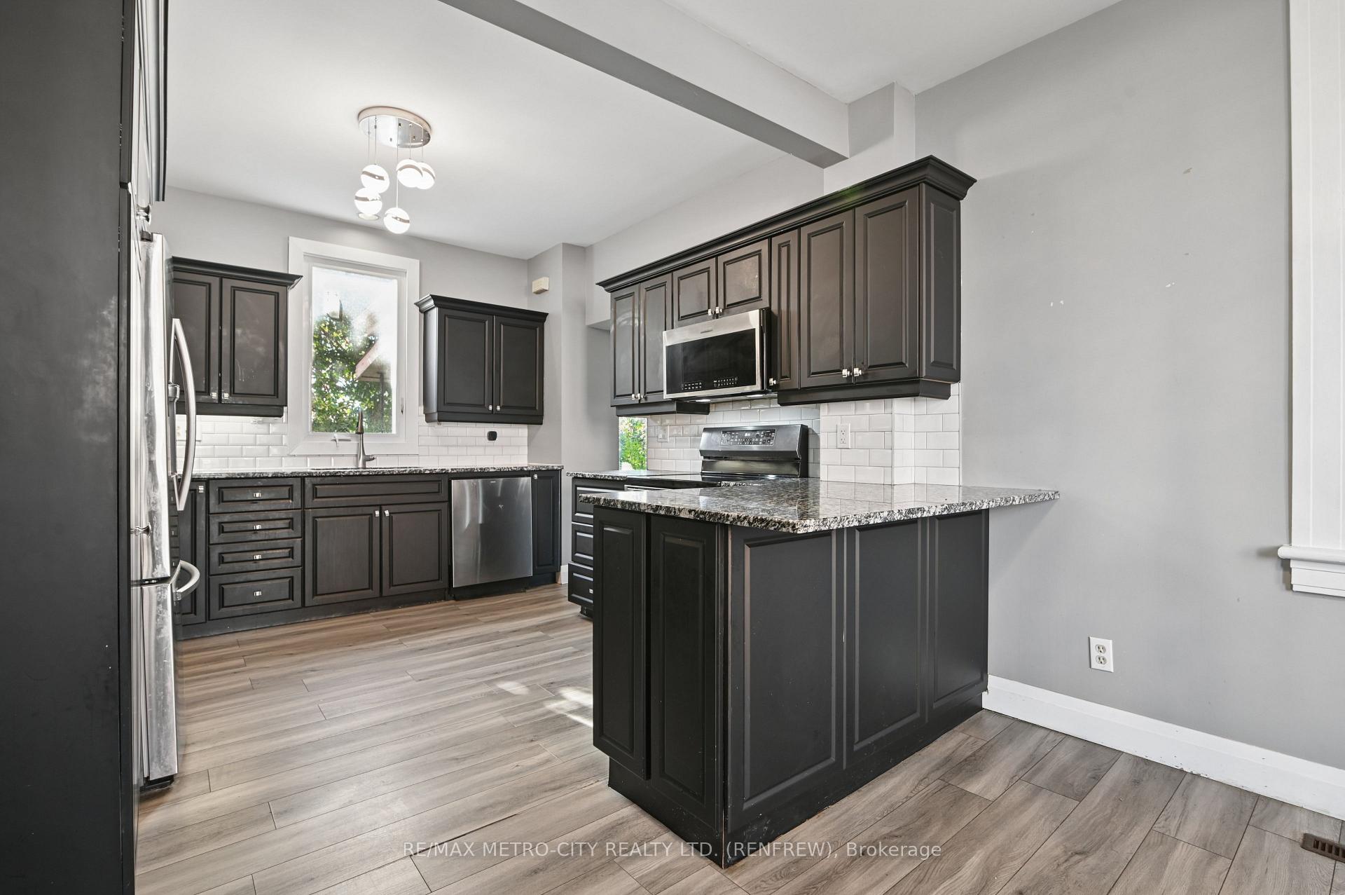Photo 15 of 450 Barr Street, Renfrew, Renfrew — HOMEH