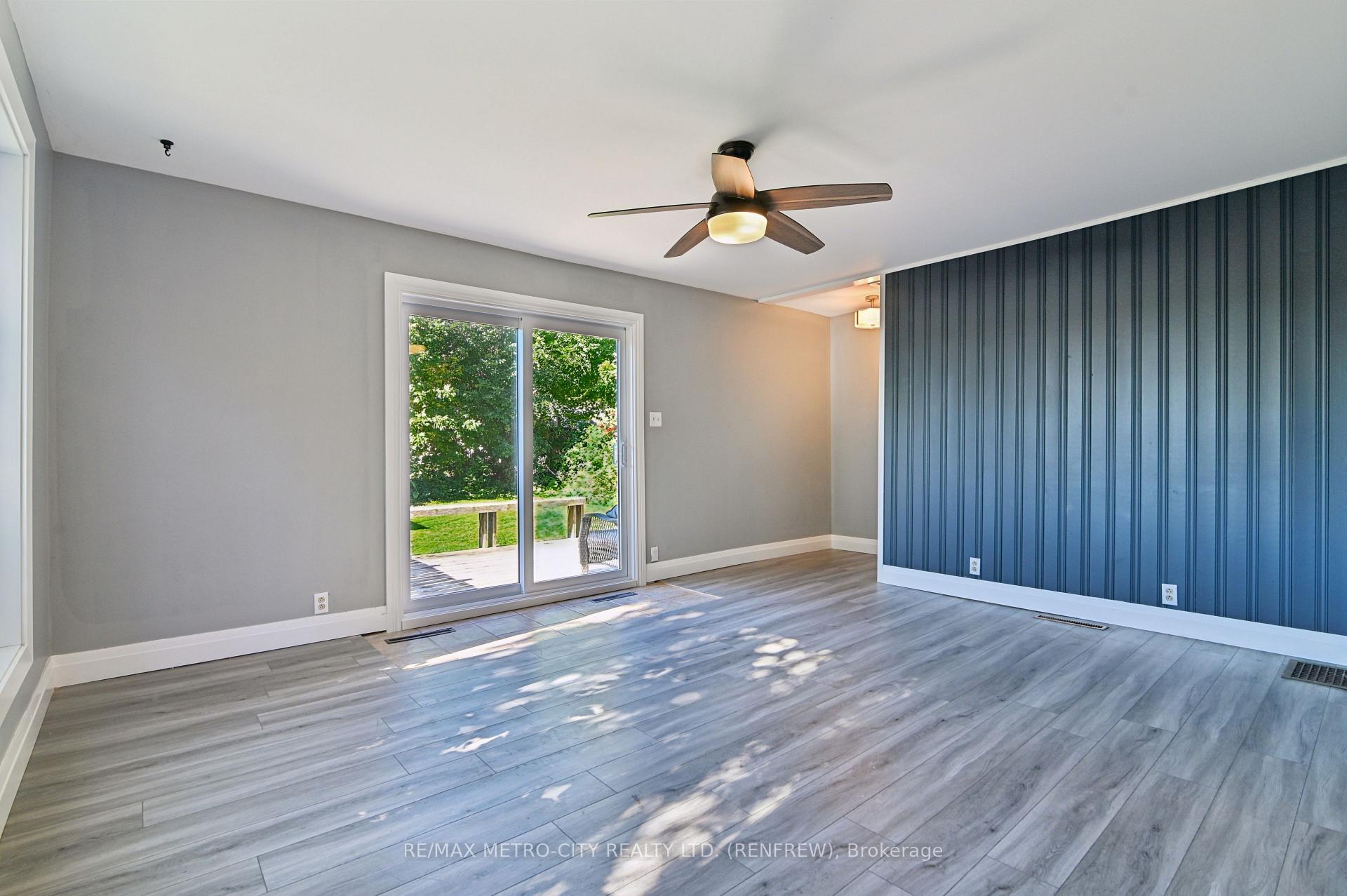 Photo 22 of 450 Barr Street, Renfrew, Renfrew — HOMEH
