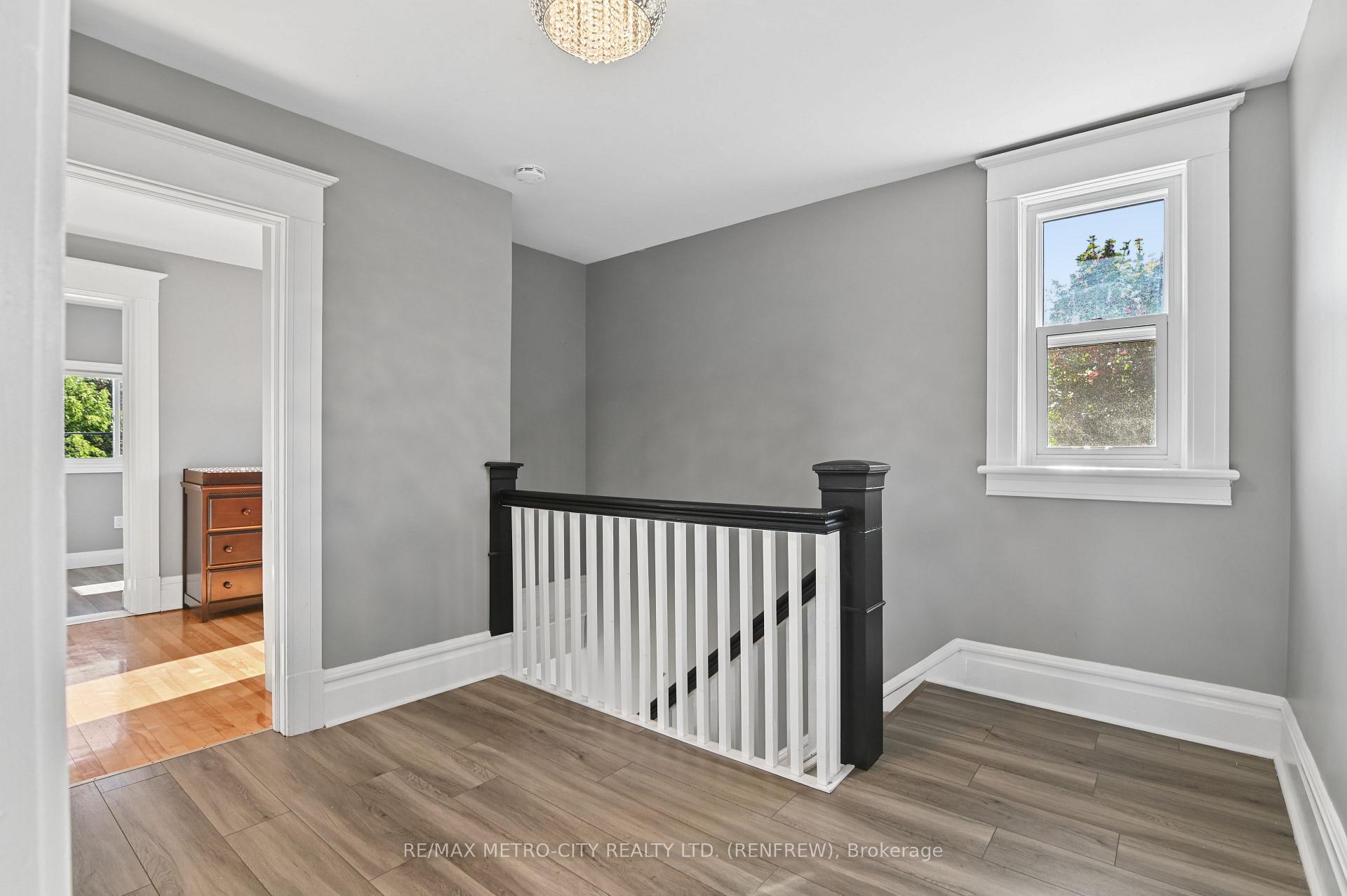 Photo 23 of 450 Barr Street, Renfrew, Renfrew — HOMEH