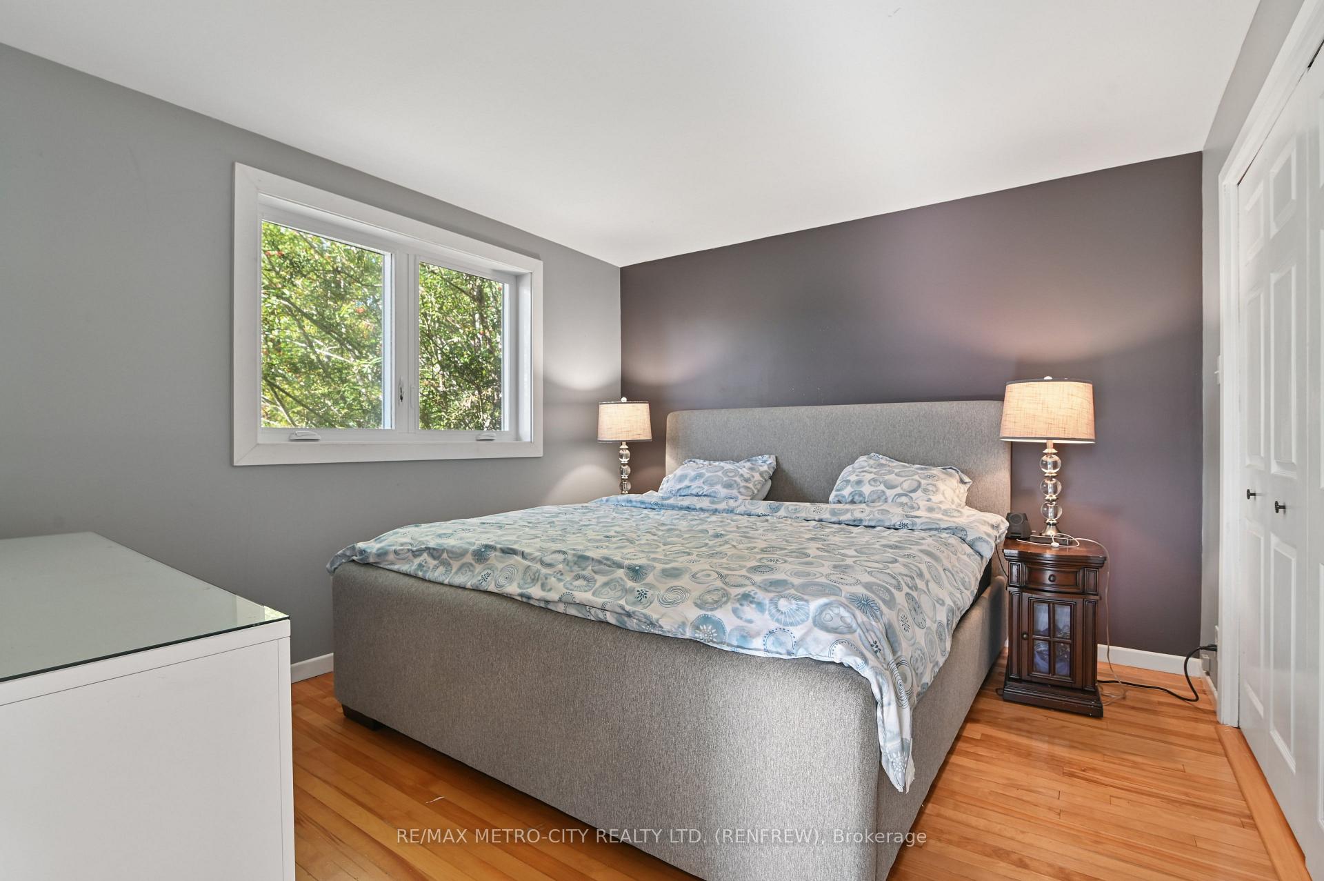Photo 24 of 450 Barr Street, Renfrew, Renfrew — HOMEH