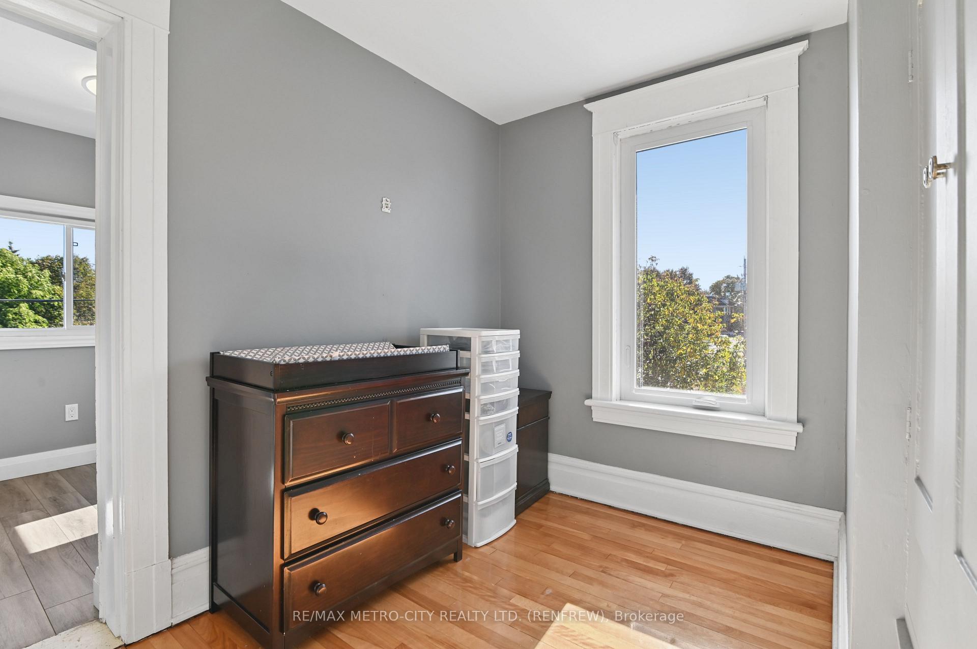 Photo 26 of 450 Barr Street, Renfrew, Renfrew — HOMEH