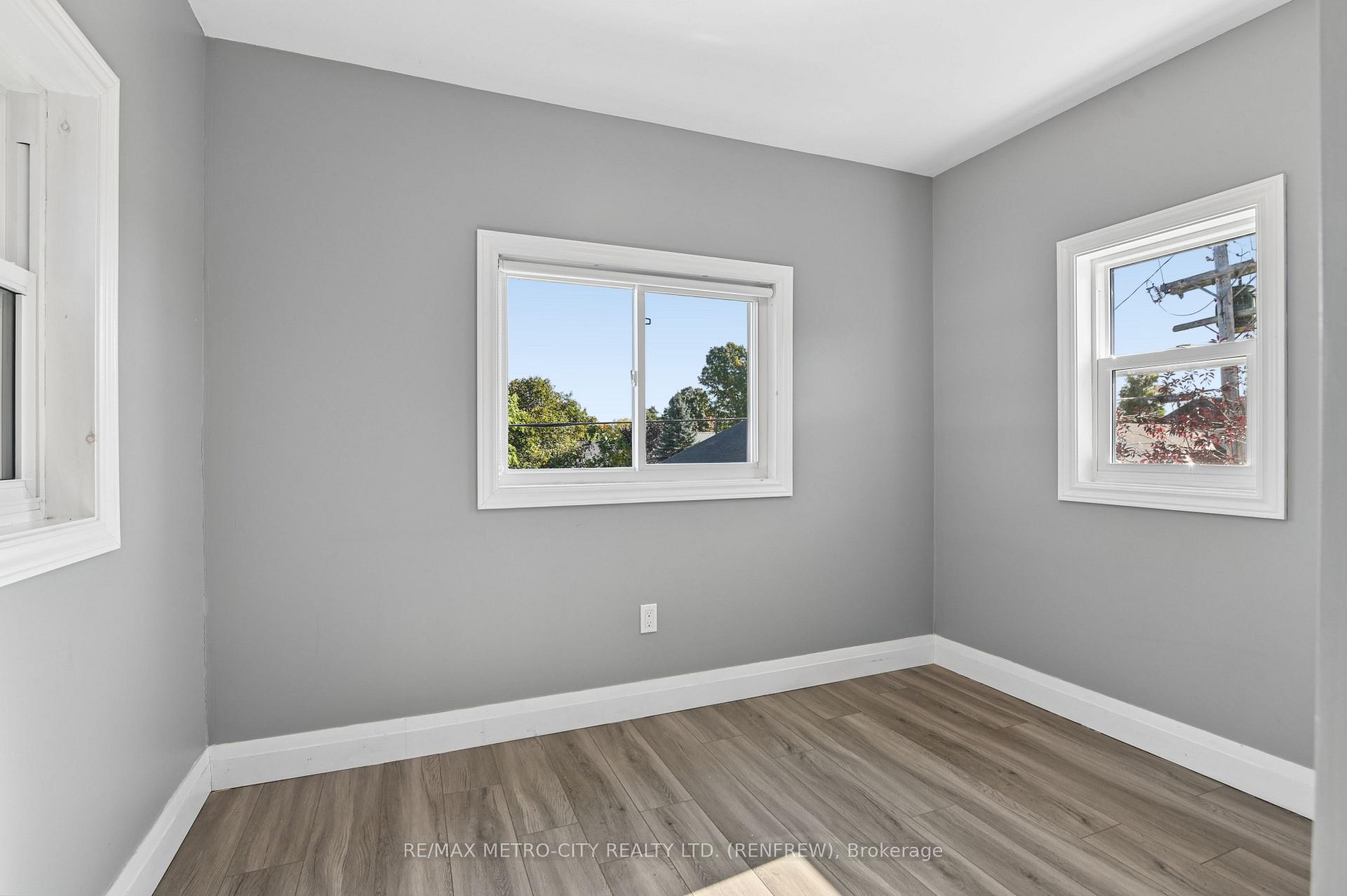 Photo 28 of 450 Barr Street, Renfrew, Renfrew — HOMEH
