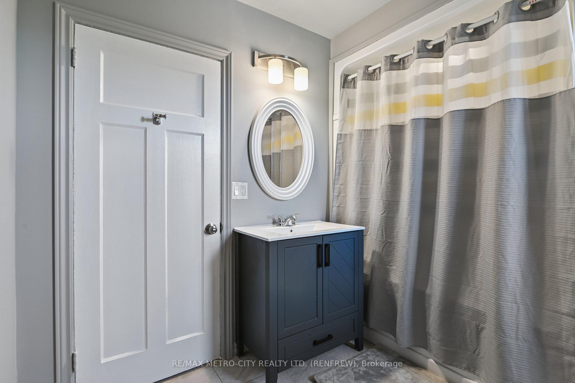 Photo 30 of 450 Barr Street, Renfrew, Renfrew — HOMEH
