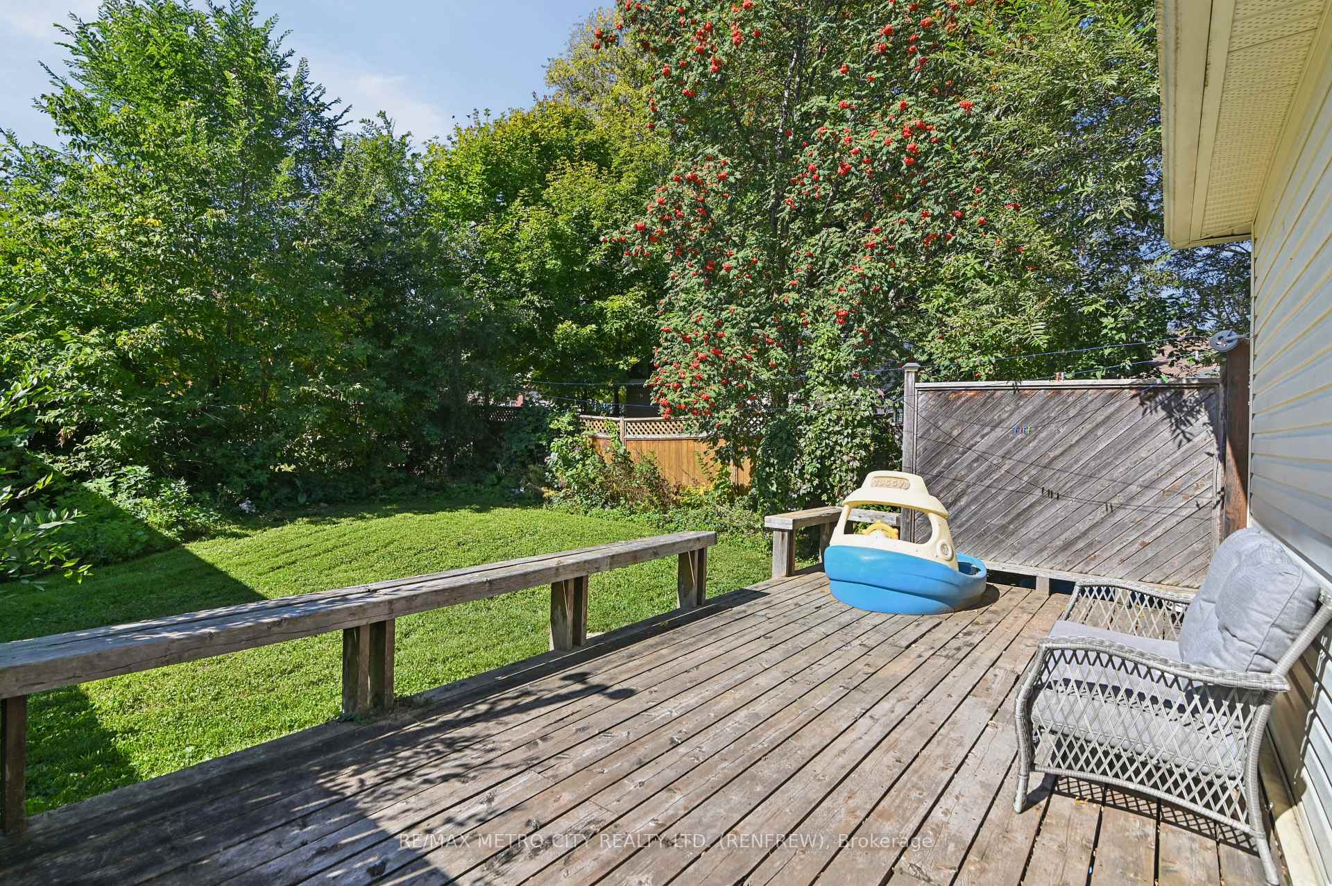 Photo 33 of 450 Barr Street, Renfrew, Renfrew — HOMEH