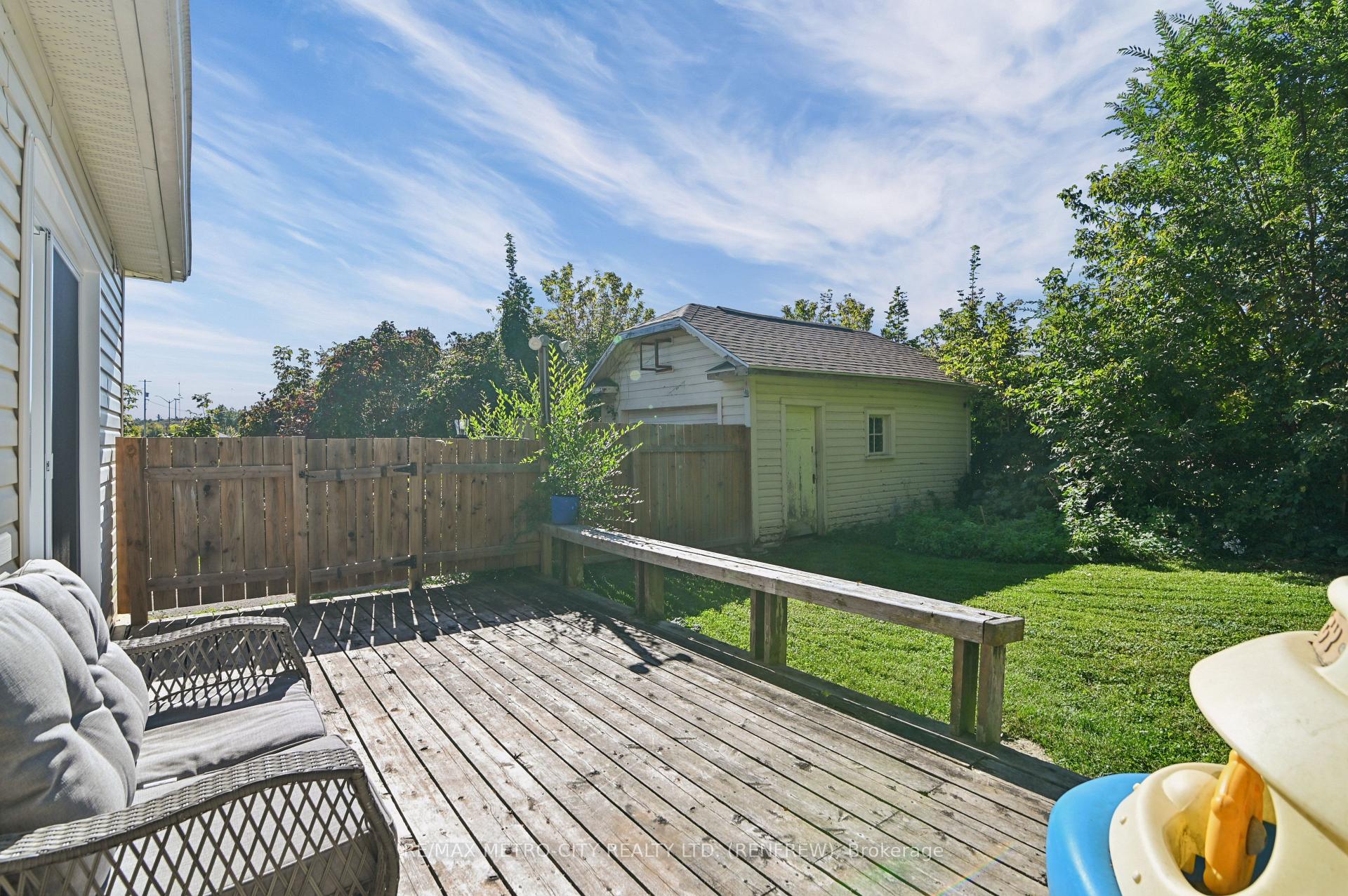 Photo 35 of 450 Barr Street, Renfrew, Renfrew — HOMEH