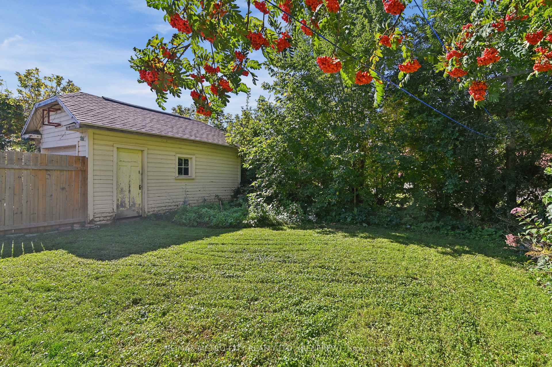 Photo 37 of 450 Barr Street, Renfrew, Renfrew — HOMEH