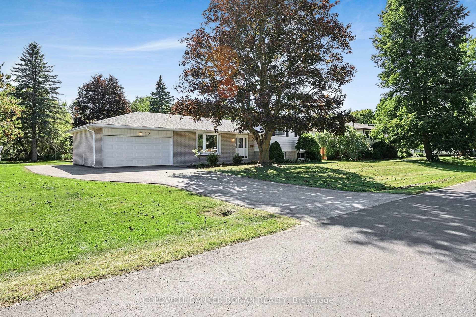 Photo 2 of 13 Grohal Drive, Adjala-Tosorontio, Everett — HOMEH