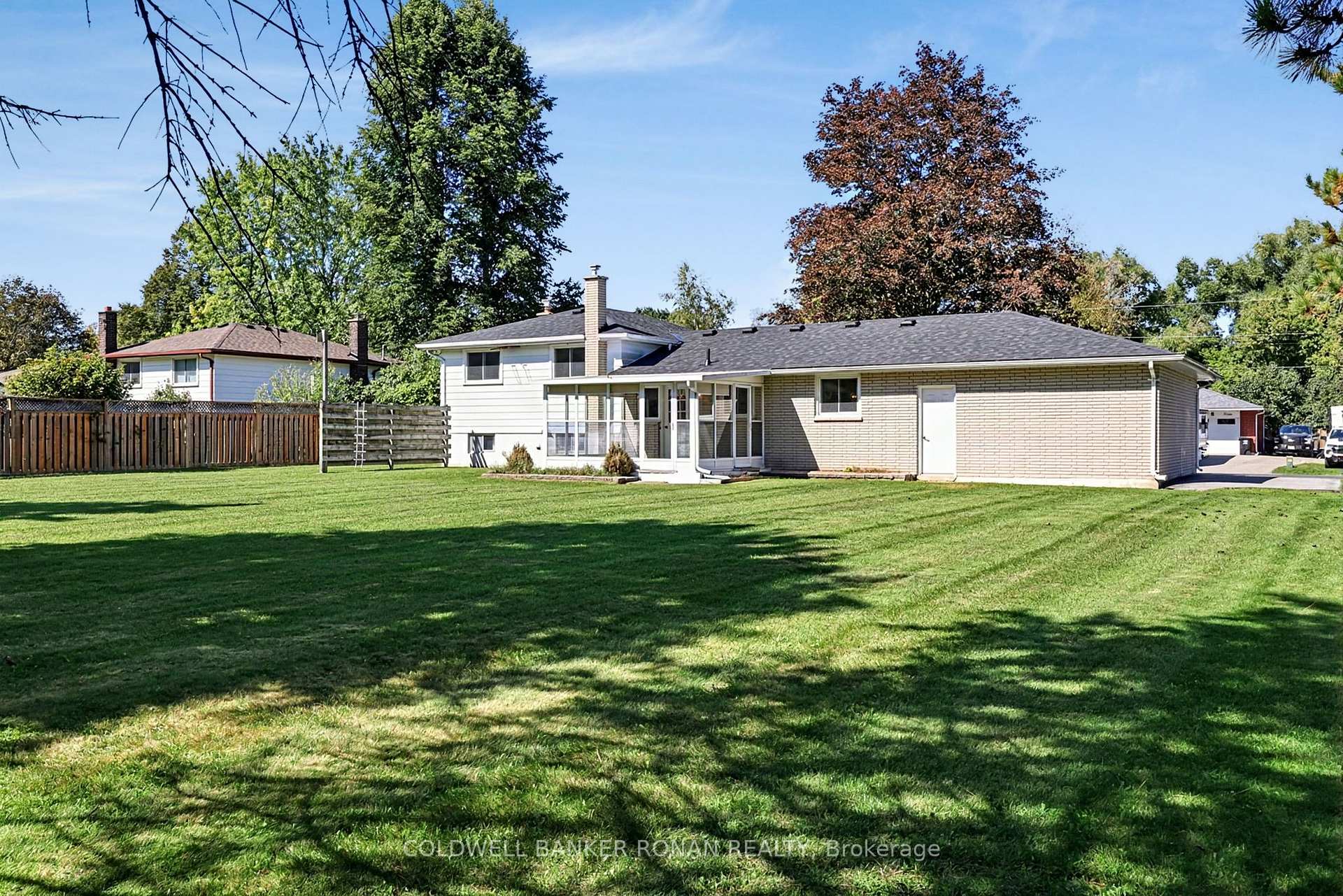 Photo 3 of 13 Grohal Drive, Adjala-Tosorontio, Everett — HOMEH