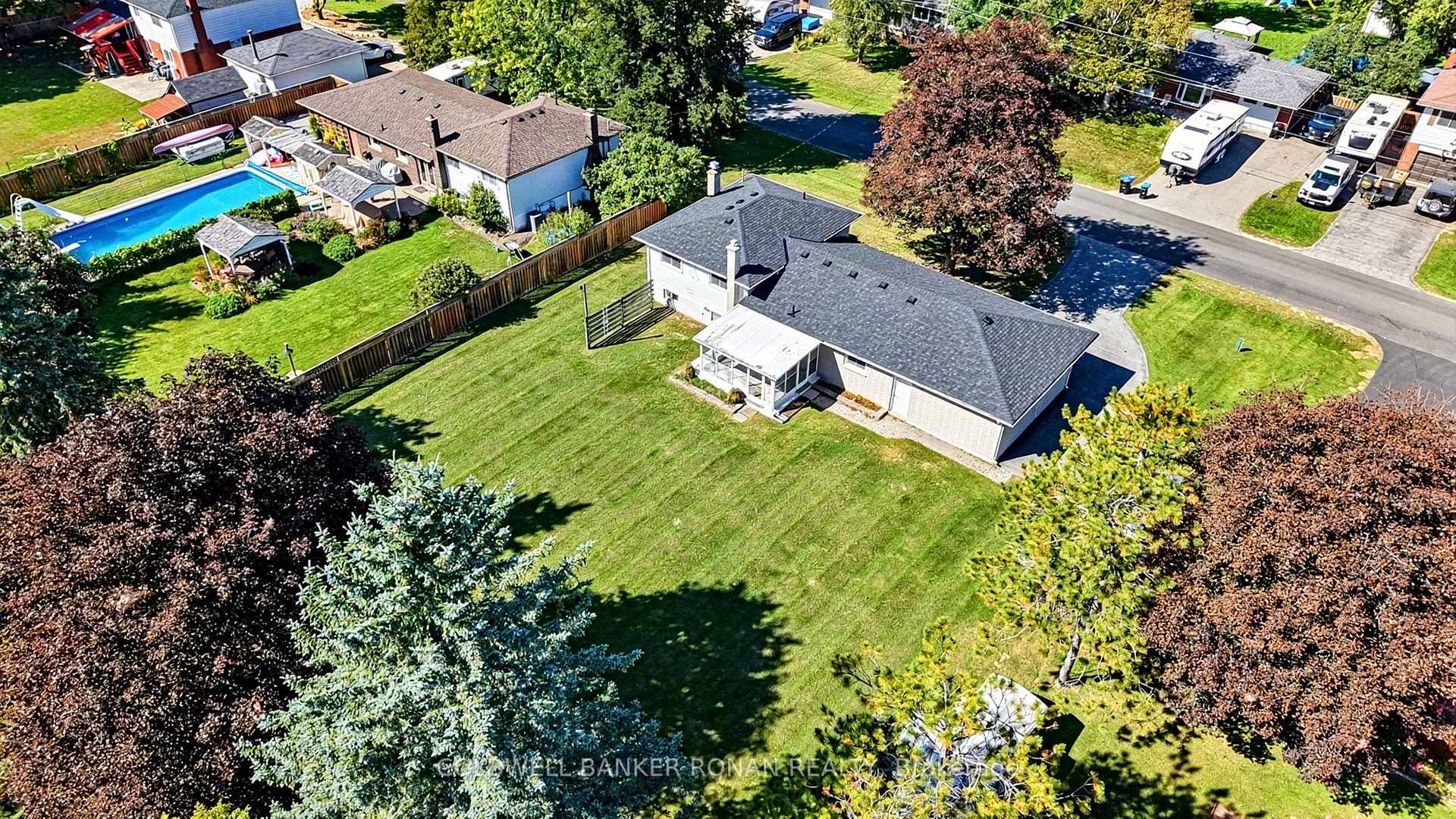 Photo 4 of 13 Grohal Drive, Adjala-Tosorontio, Everett — HOMEH