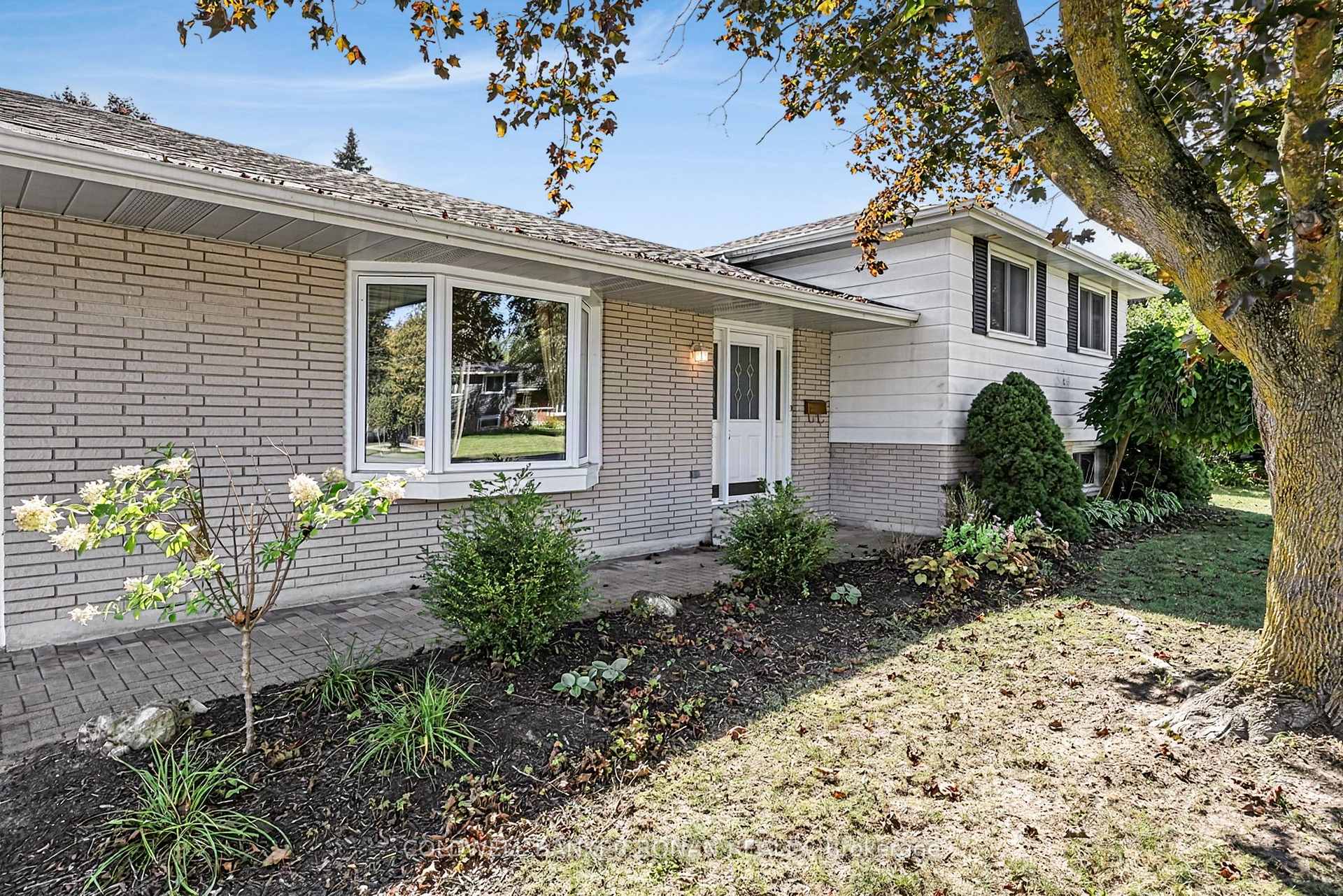 Photo 5 of 13 Grohal Drive, Adjala-Tosorontio, Everett — HOMEH