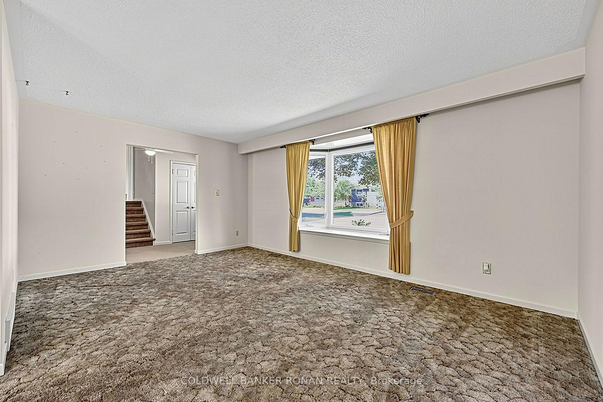 Photo 11 of 13 Grohal Drive, Adjala-Tosorontio, Everett — HOMEH