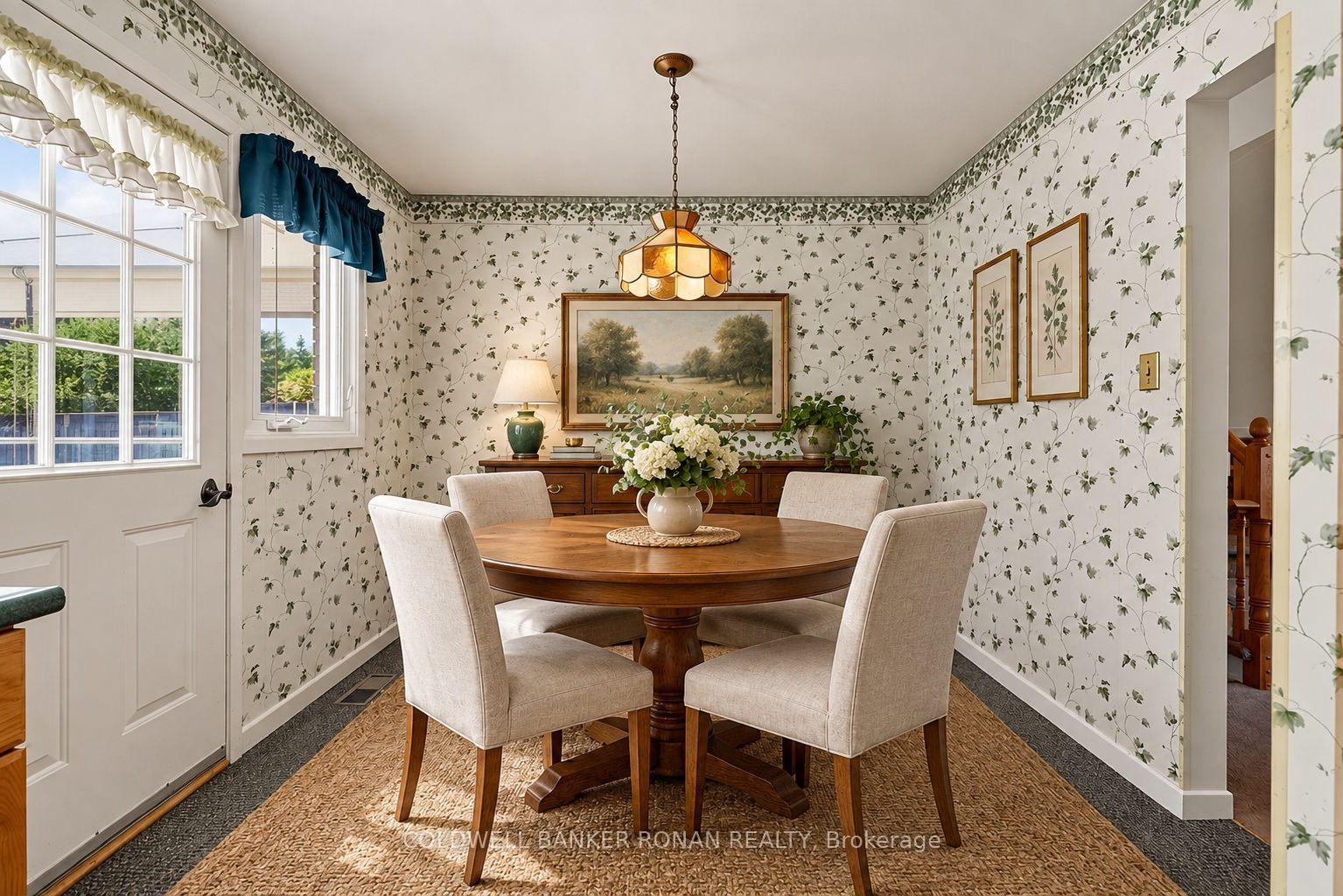 Photo 14 of 13 Grohal Drive, Adjala-Tosorontio, Everett — HOMEH