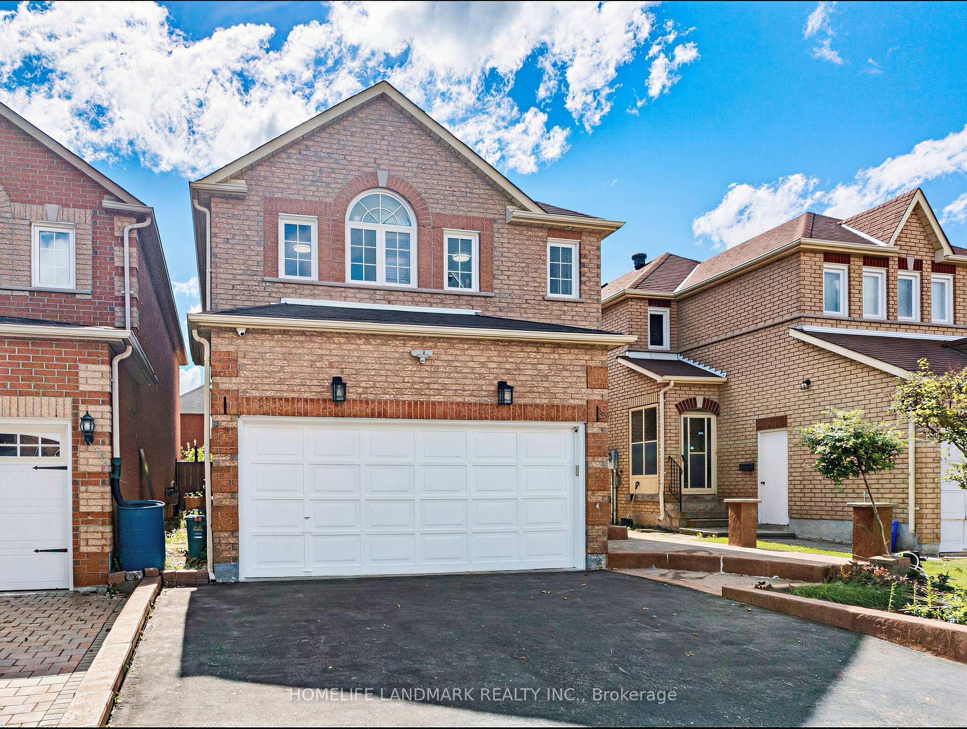 Photo 2 of 106 Clarion Crescent, Markham, Middlefield — HOMEH