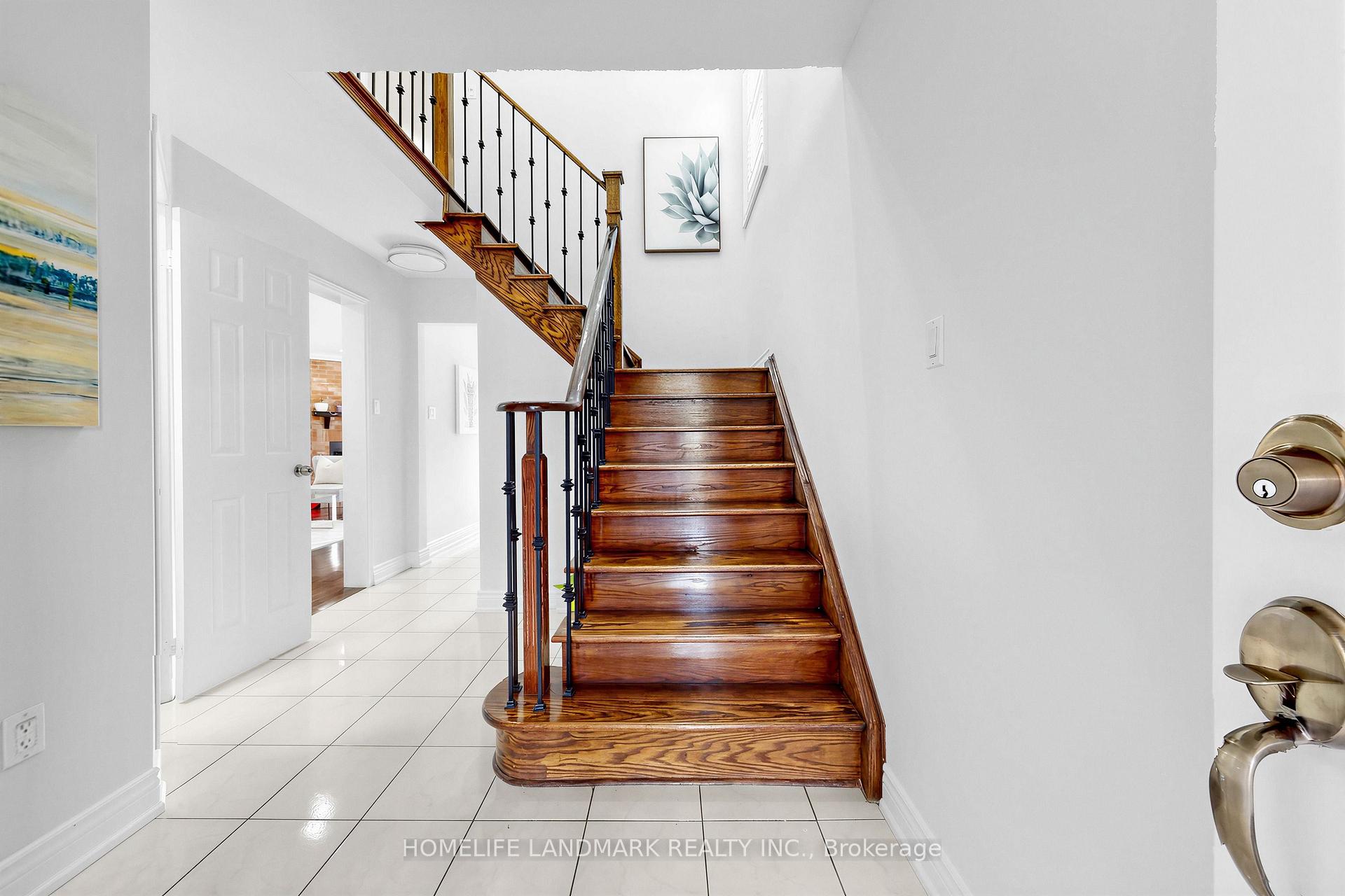 Photo 6 of 106 Clarion Crescent, Markham, Middlefield — HOMEH
