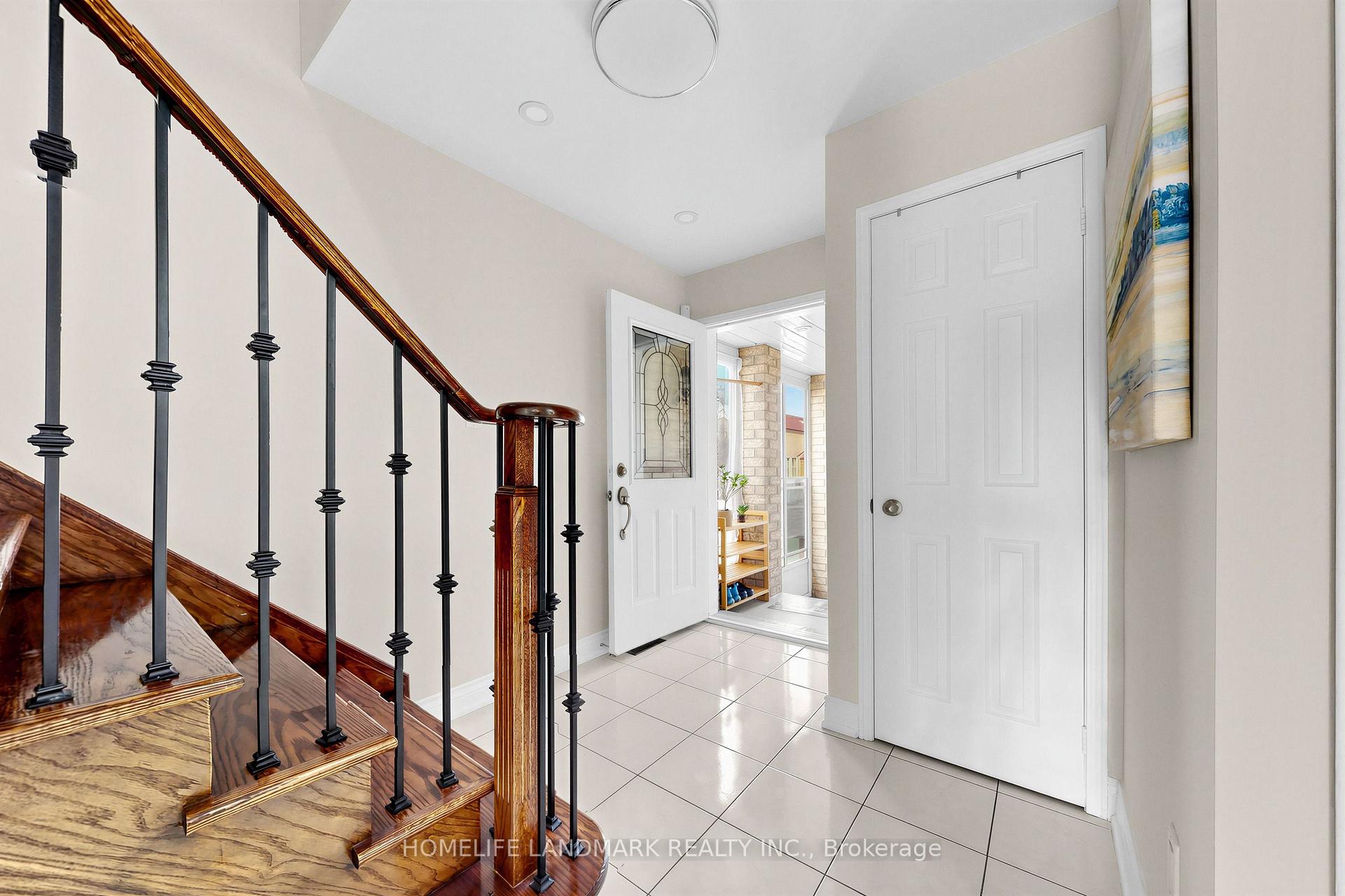 Photo 7 of 106 Clarion Crescent, Markham, Middlefield — HOMEH