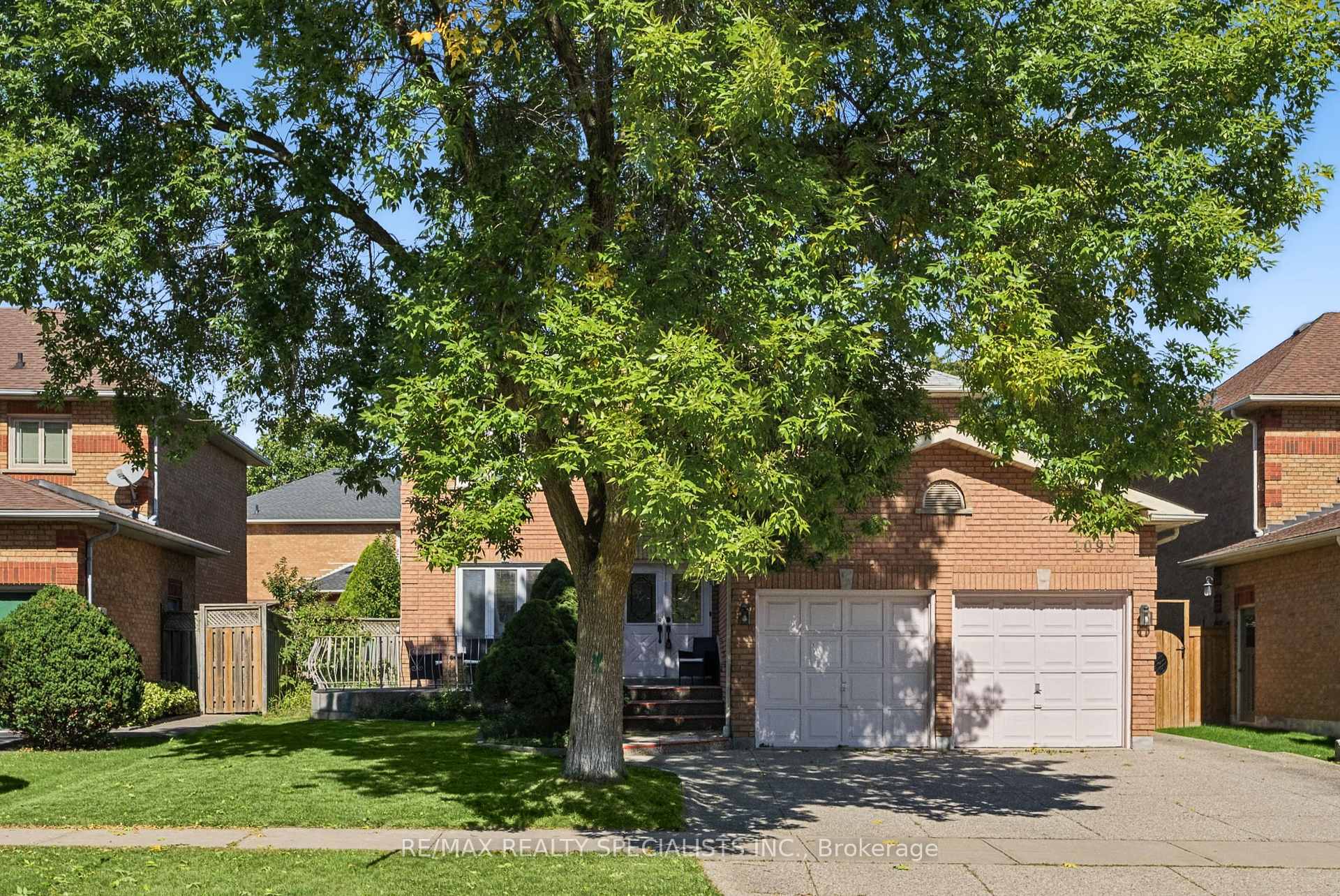 Photo 3 of 1099 Thoresby Drive, Oakville, Clearview — HOMEH