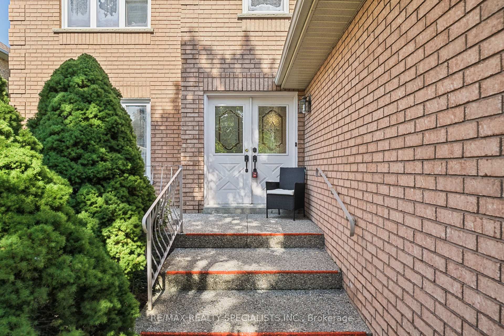 Photo 4 of 1099 Thoresby Drive, Oakville, Clearview — HOMEH