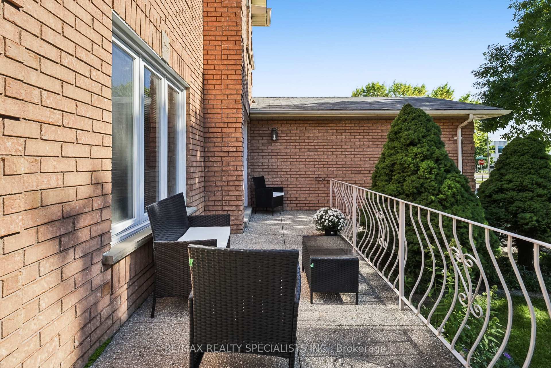 Photo 6 of 1099 Thoresby Drive, Oakville, Clearview — HOMEH