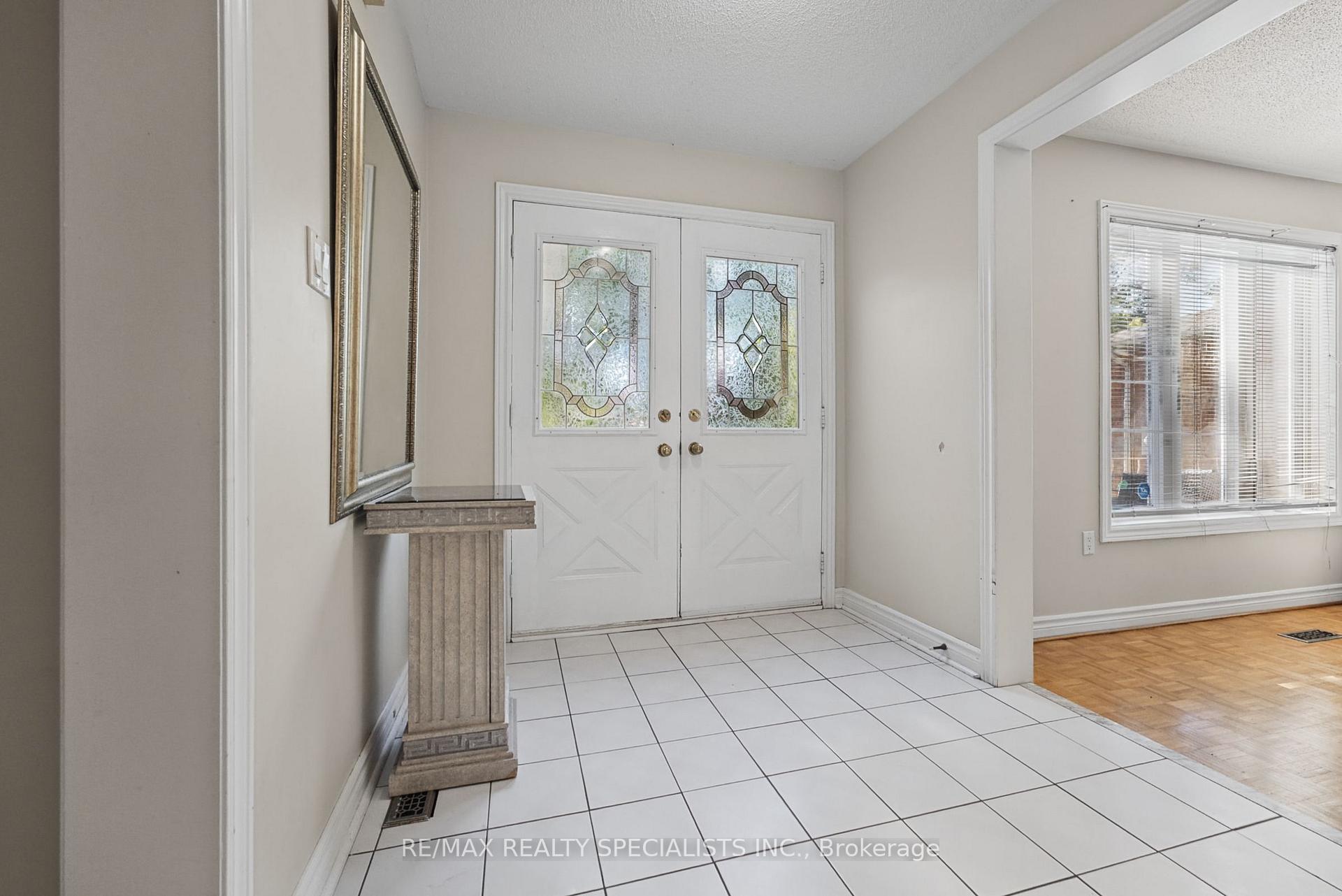 Photo 7 of 1099 Thoresby Drive, Oakville, Clearview — HOMEH
