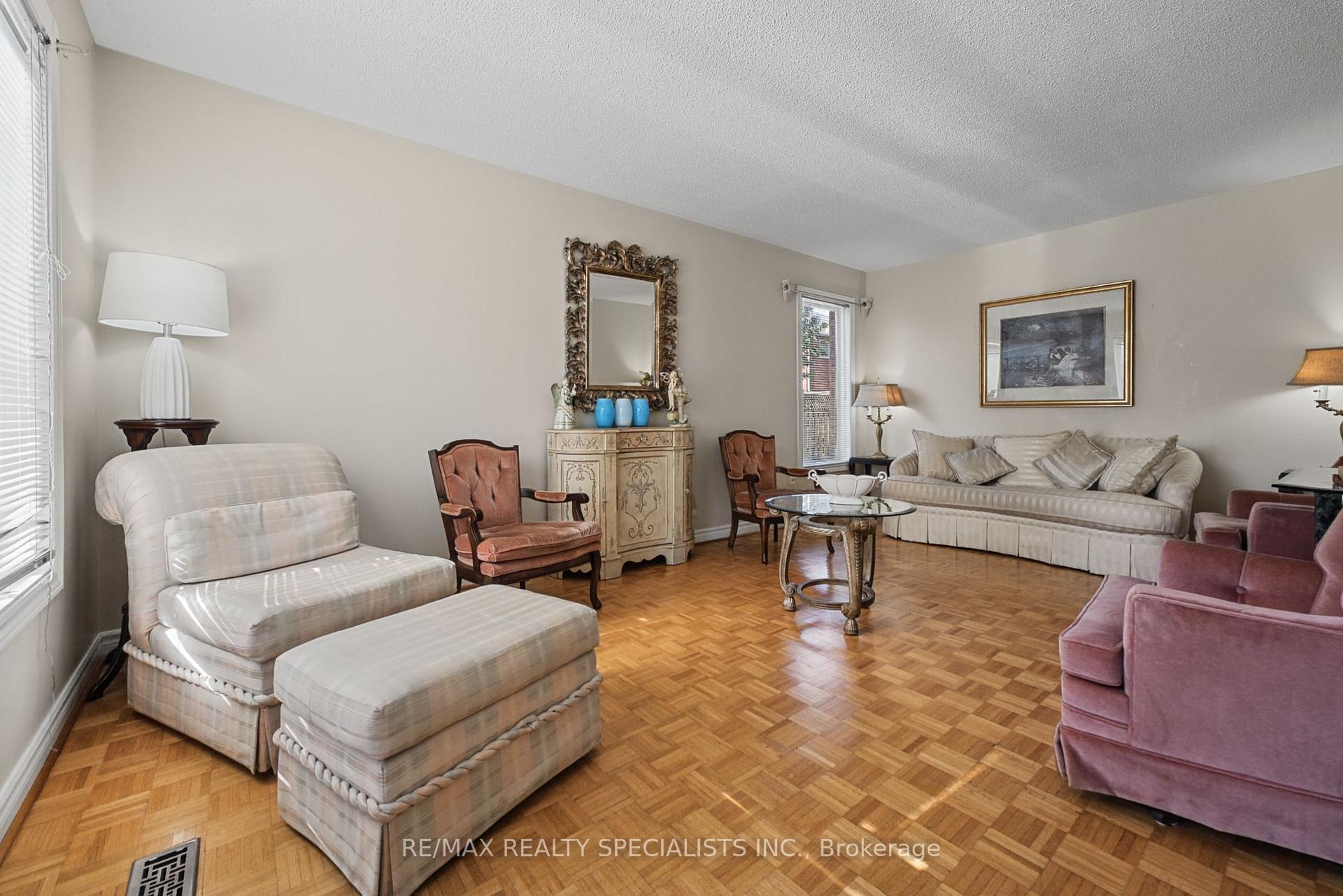 Photo 9 of 1099 Thoresby Drive, Oakville, Clearview — HOMEH