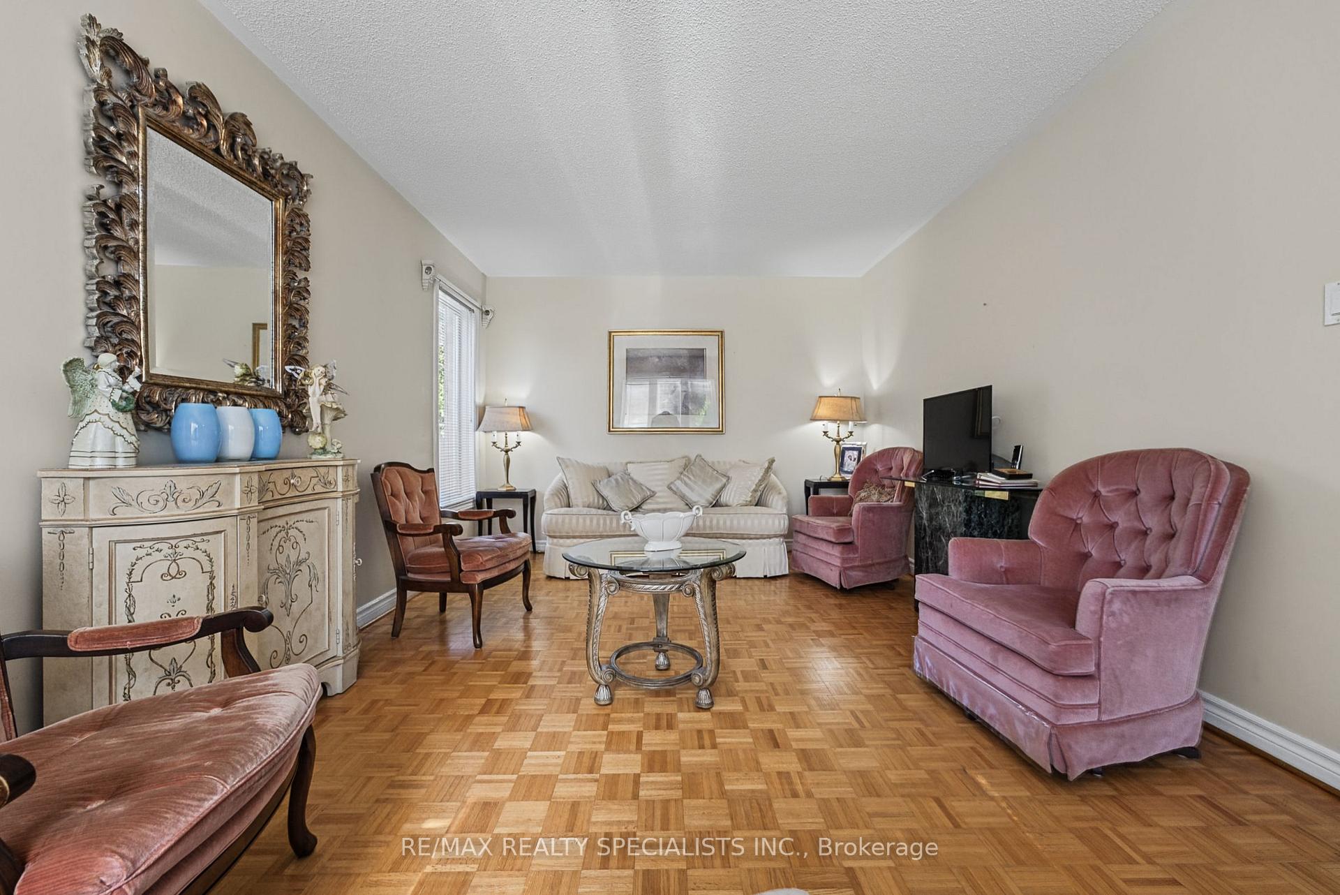 Photo 11 of 1099 Thoresby Drive, Oakville, Clearview — HOMEH