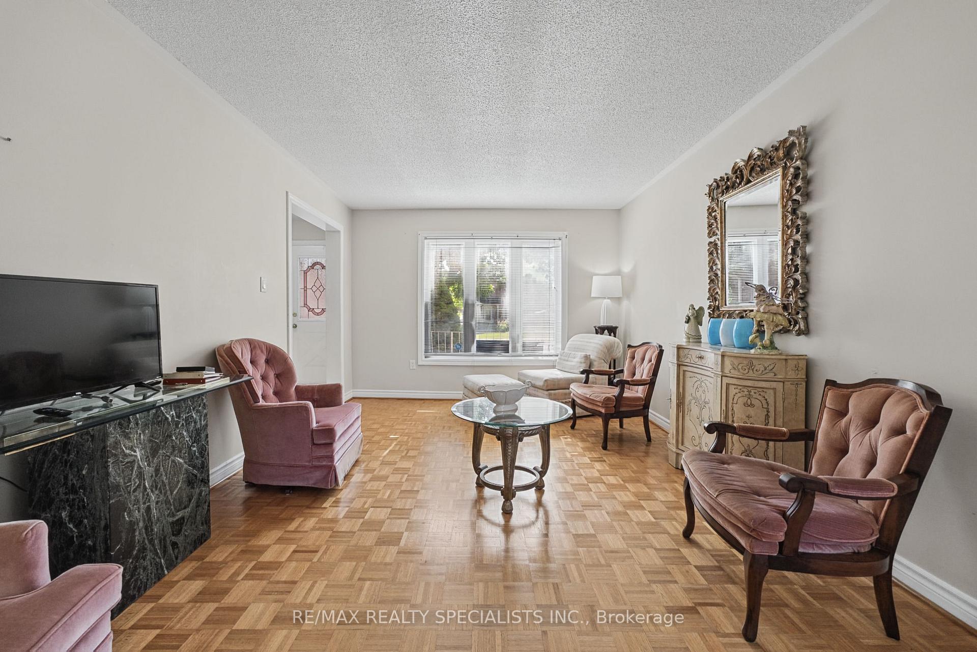 Photo 12 of 1099 Thoresby Drive, Oakville, Clearview — HOMEH