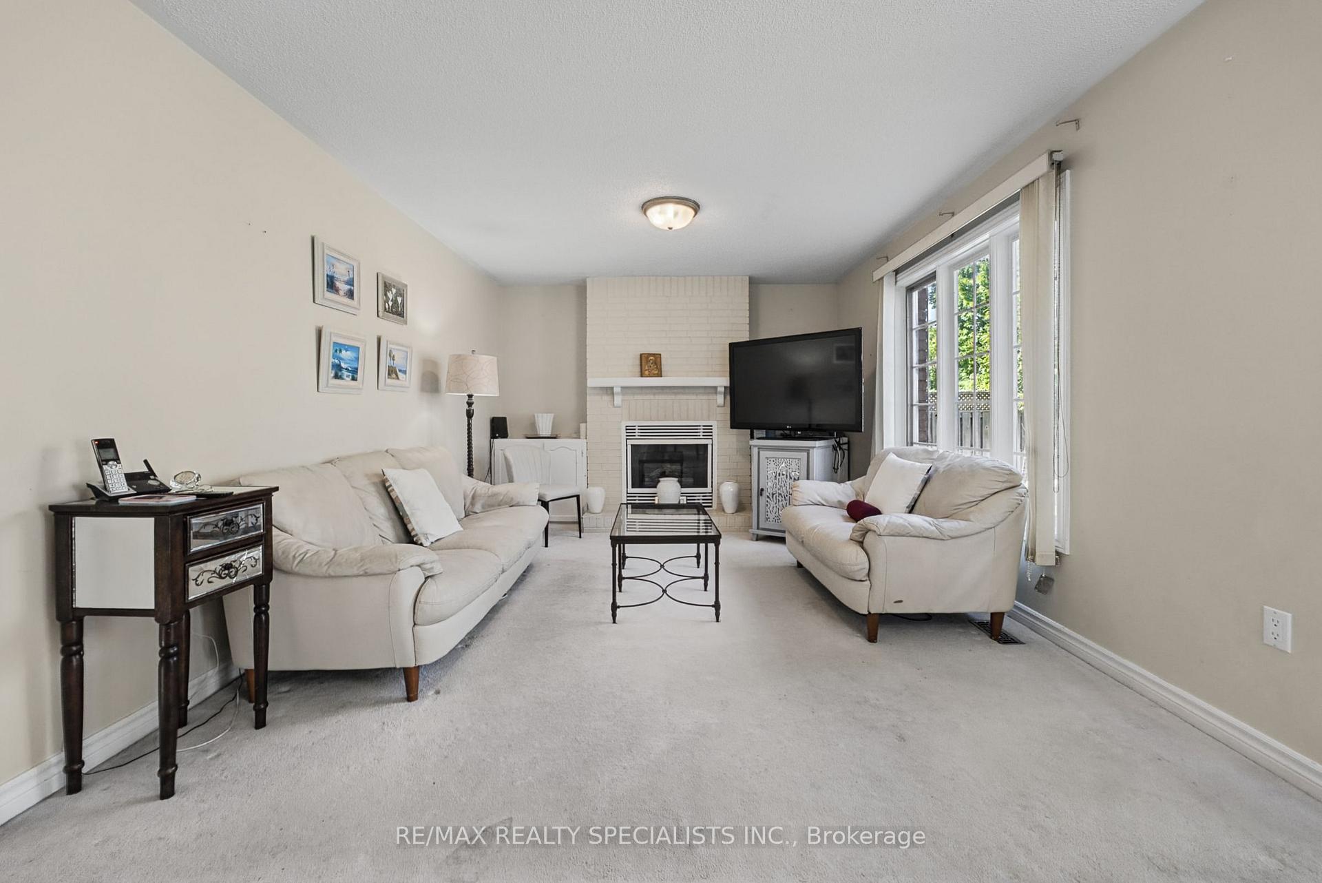 Photo 16 of 1099 Thoresby Drive, Oakville, Clearview — HOMEH