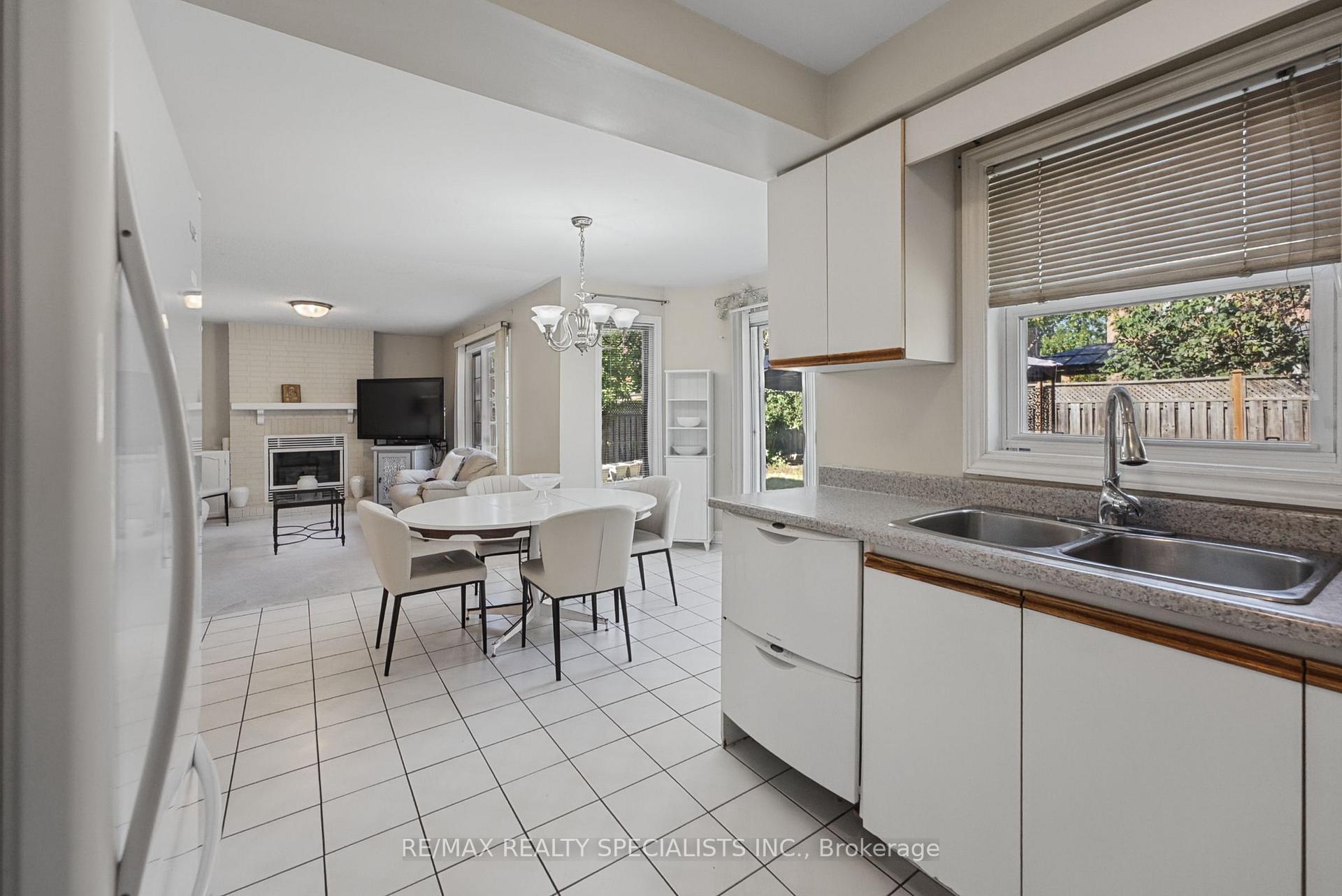 Photo 21 of 1099 Thoresby Drive, Oakville, Clearview — HOMEH