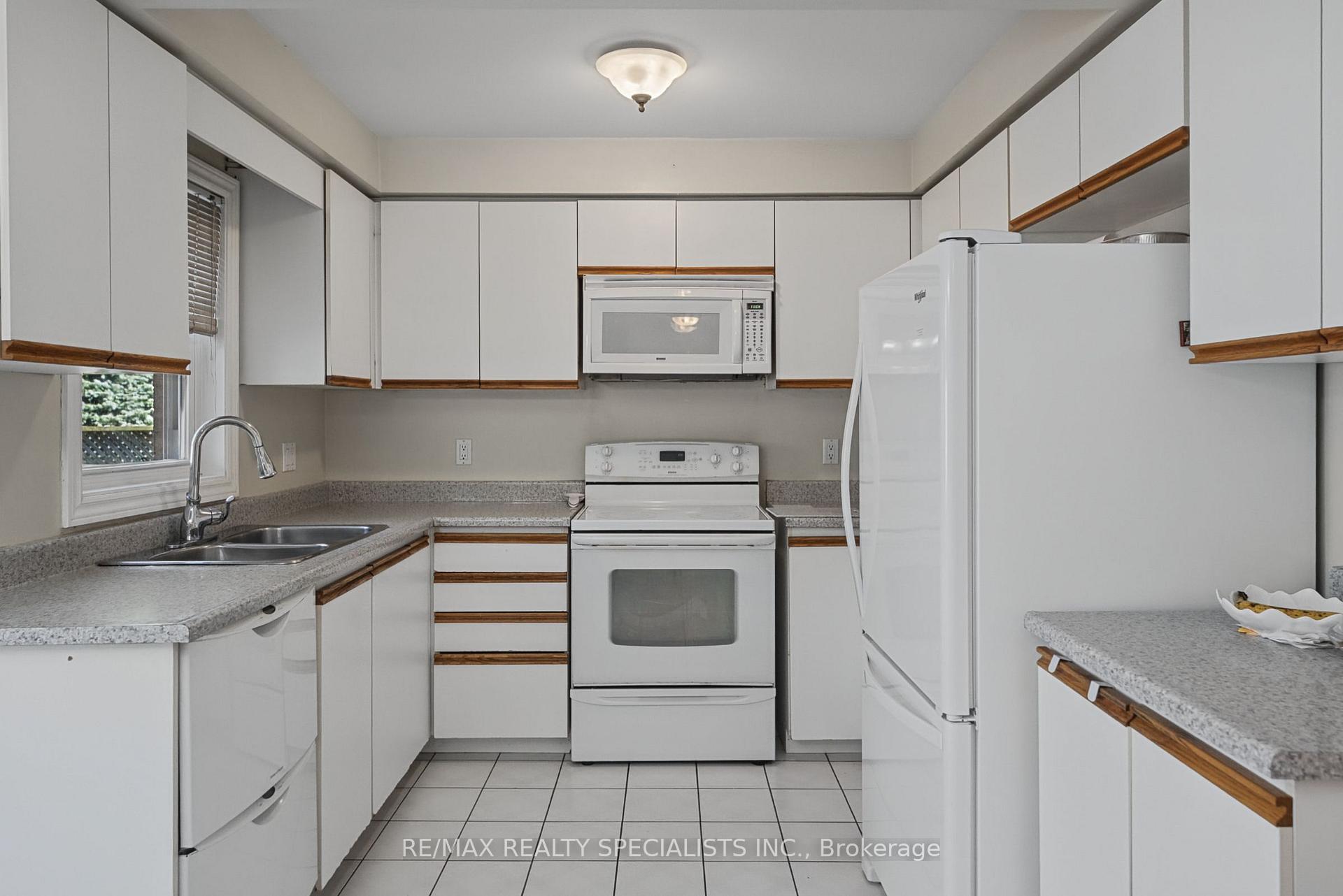 Photo 23 of 1099 Thoresby Drive, Oakville, Clearview — HOMEH