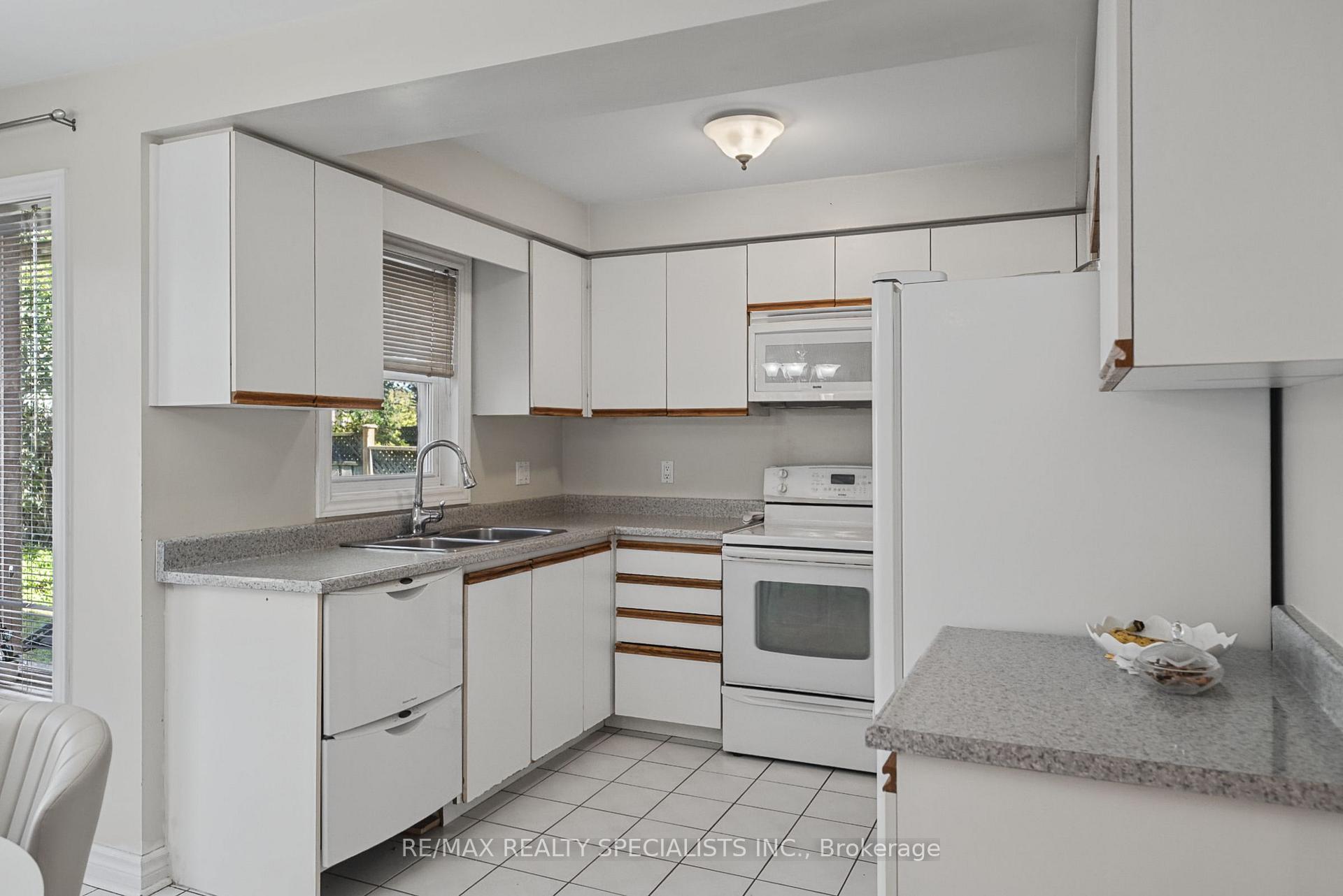 Photo 24 of 1099 Thoresby Drive, Oakville, Clearview — HOMEH