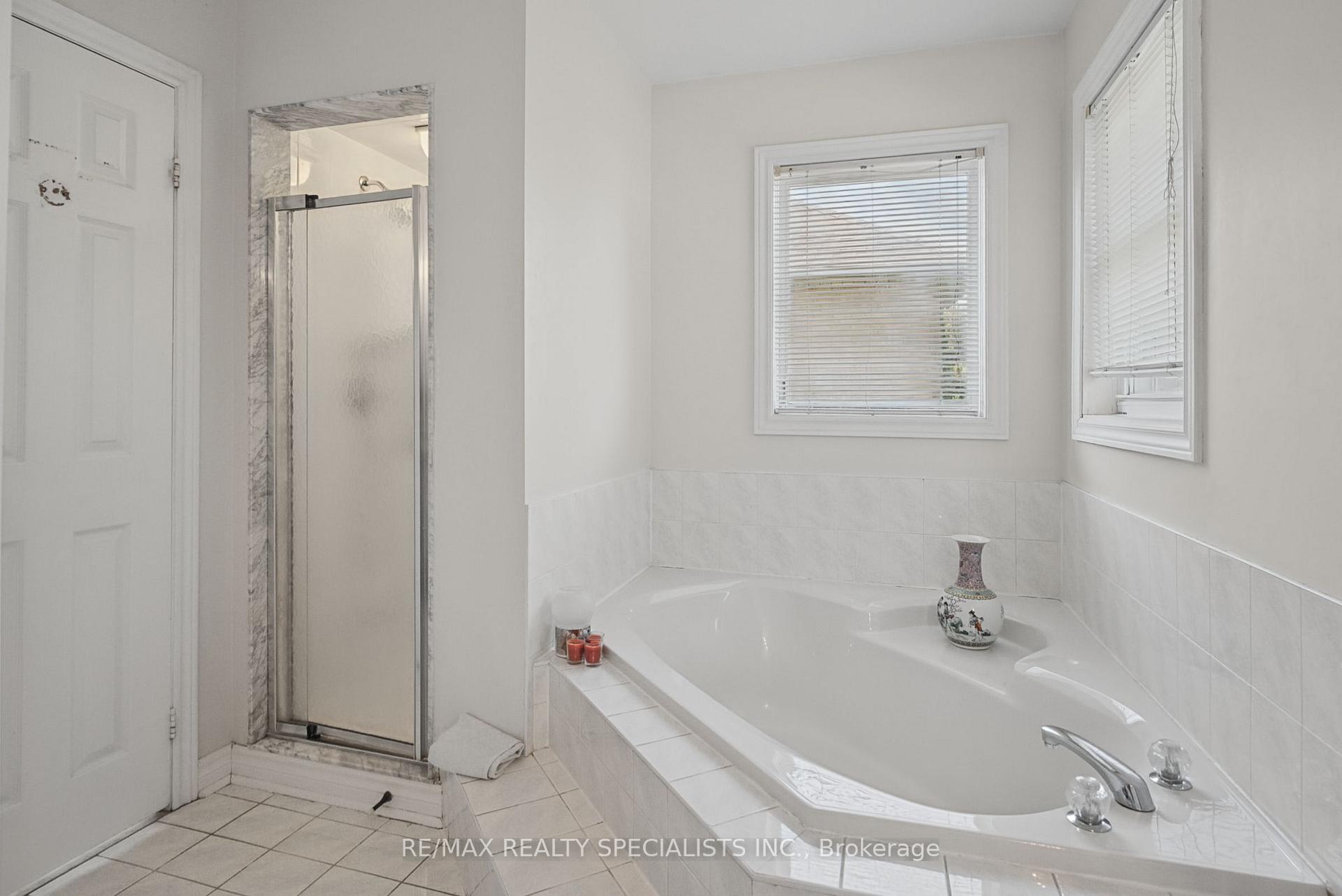Photo 32 of 1099 Thoresby Drive, Oakville, Clearview — HOMEH