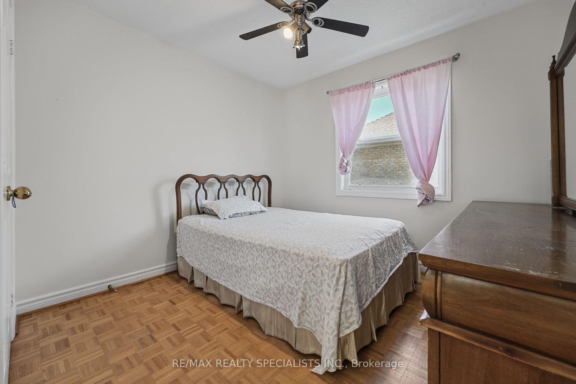 Photo 34 of 1099 Thoresby Drive, Oakville, Clearview — HOMEH