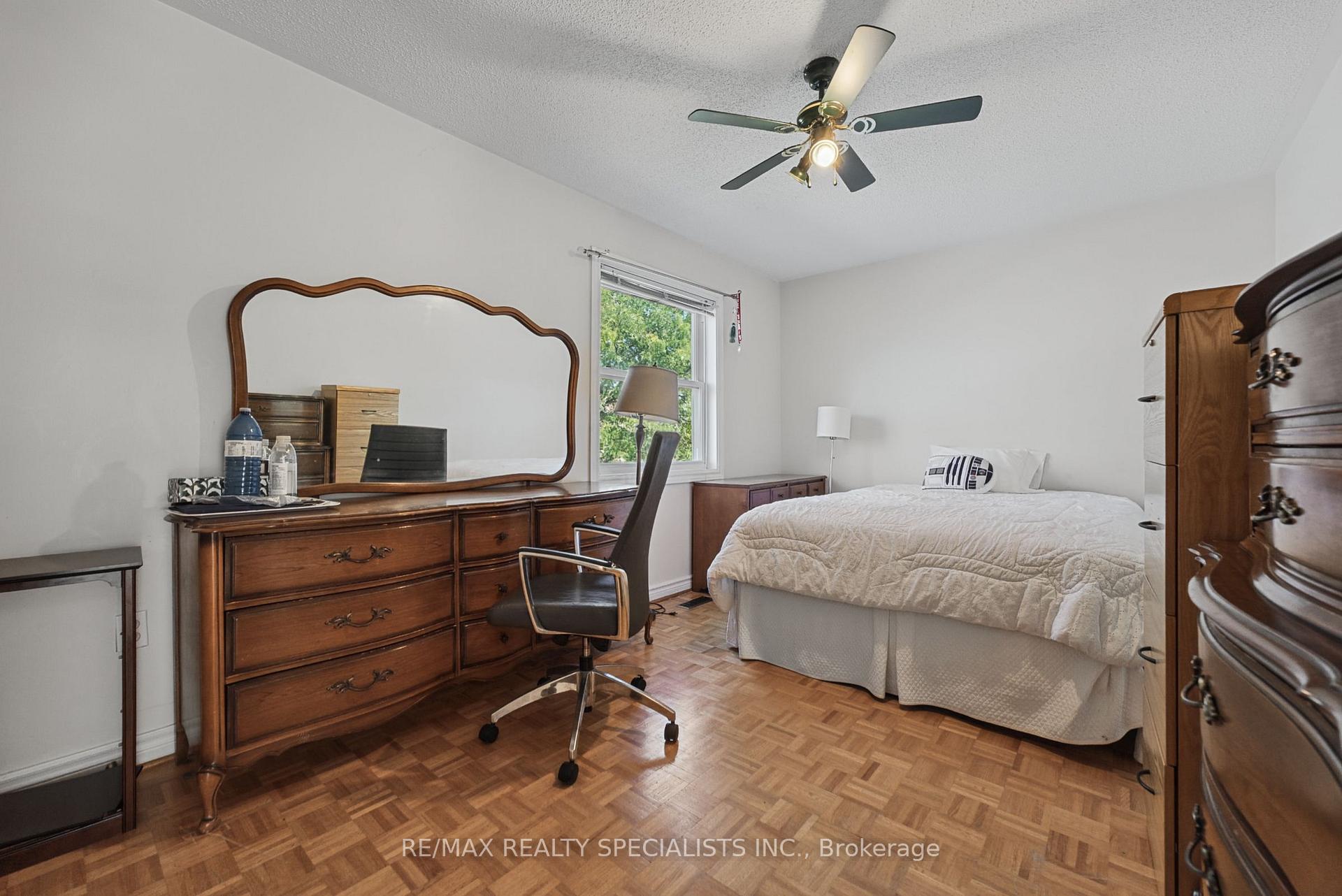 Photo 36 of 1099 Thoresby Drive, Oakville, Clearview — HOMEH