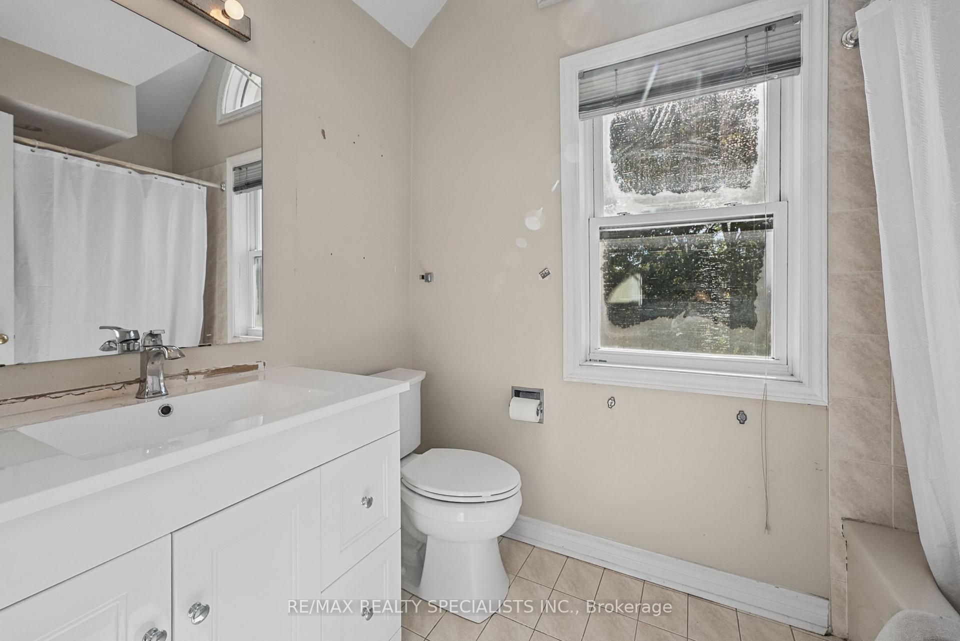 Photo 38 of 1099 Thoresby Drive, Oakville, Clearview — HOMEH