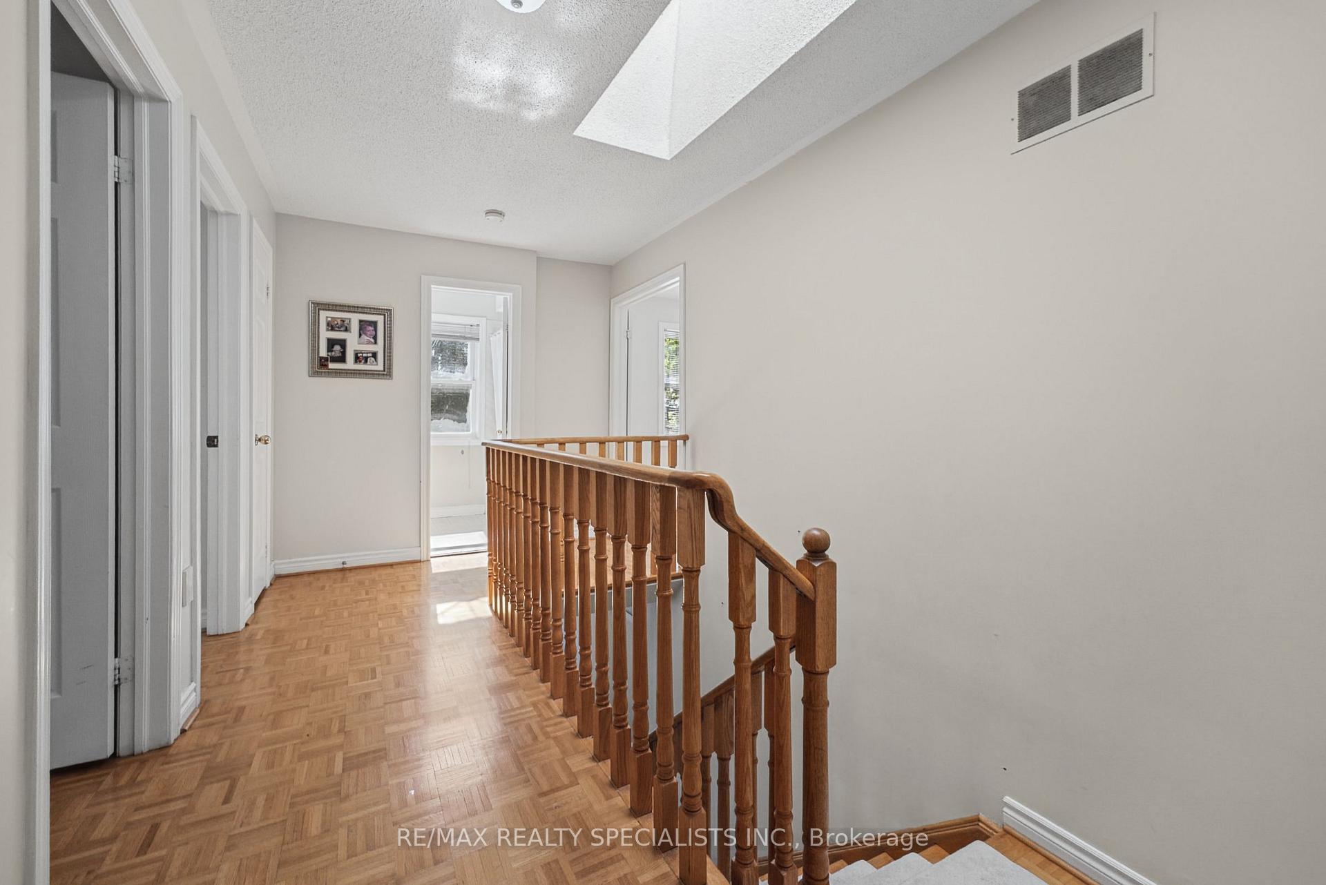 Photo 39 of 1099 Thoresby Drive, Oakville, Clearview — HOMEH