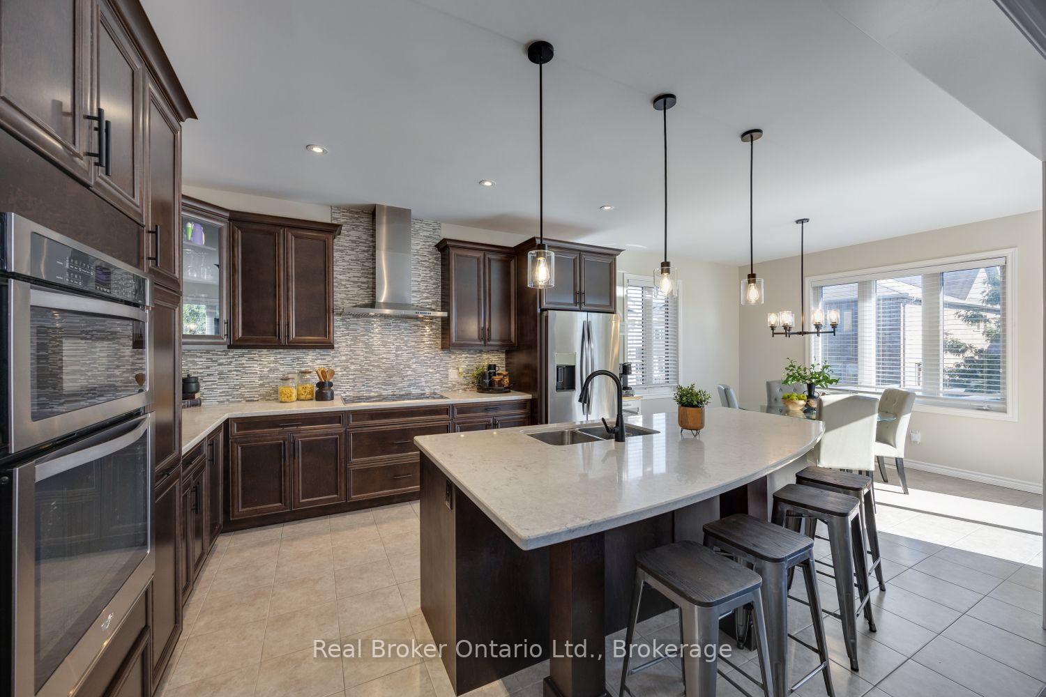 Photo 11 of 110 Sumersford Drive, Clarington, Bowmanville — HOMEH