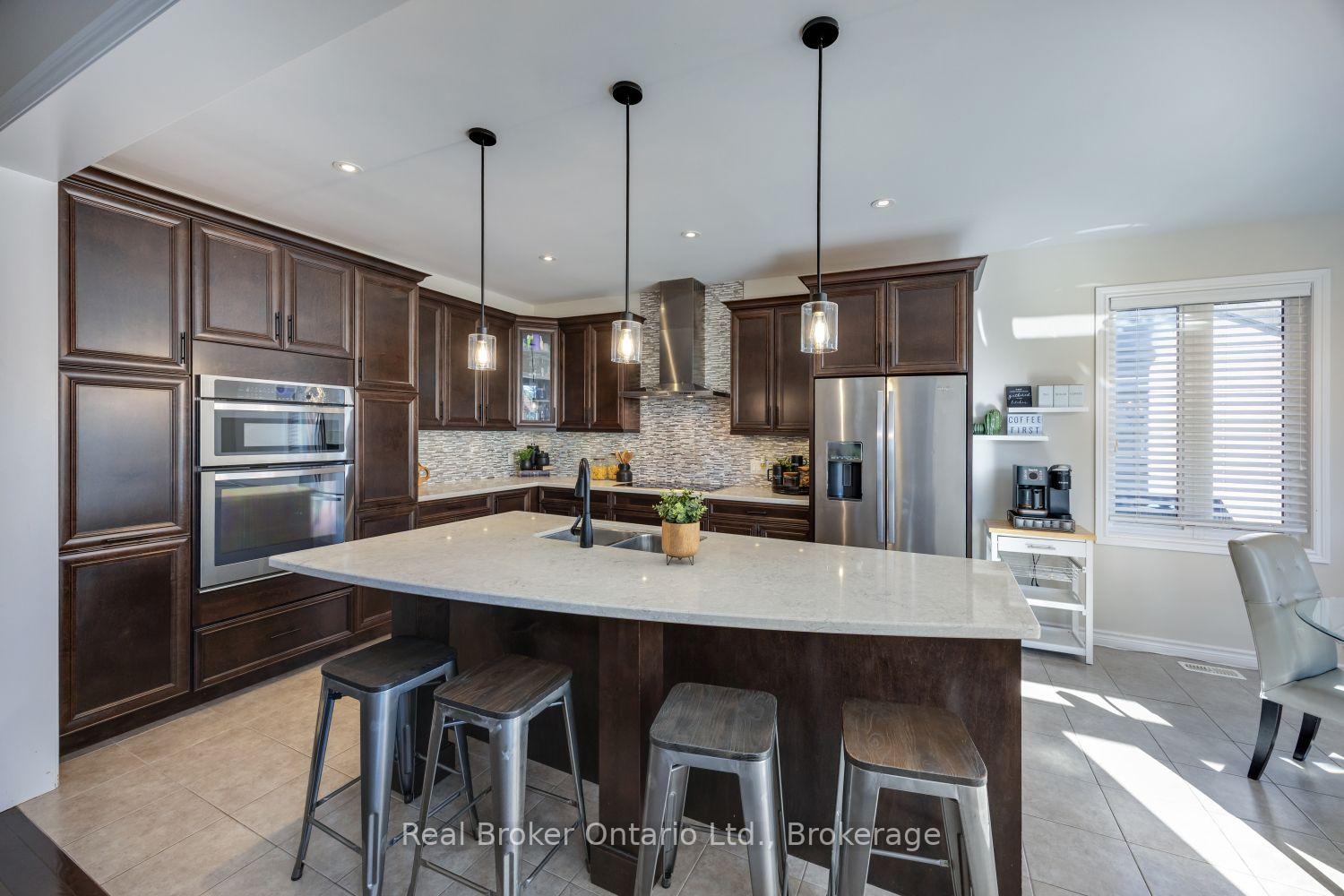 Photo 12 of 110 Sumersford Drive, Clarington, Bowmanville — HOMEH