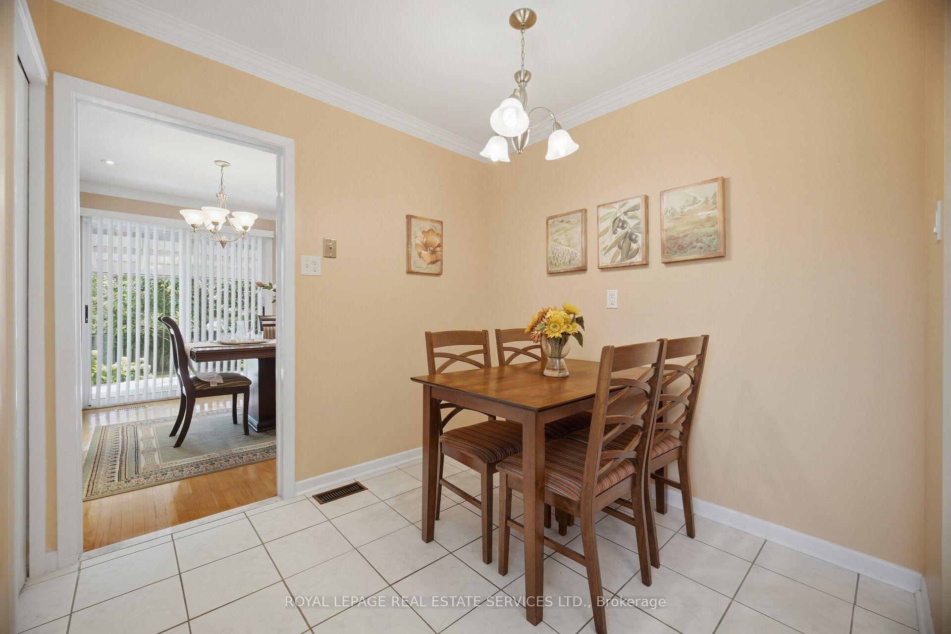 Photo 9 of 1434 Thorndyke Crescent, Mississauga, Applewood — HOMEH