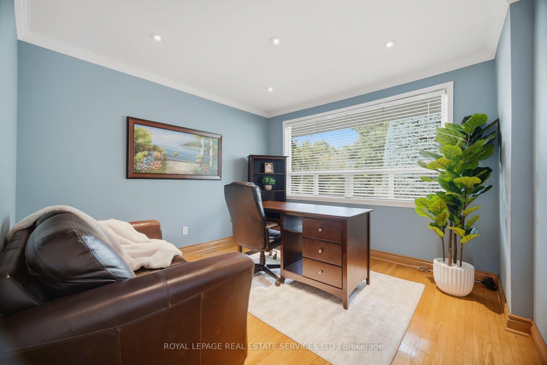 Photo 15 of 1434 Thorndyke Crescent, Mississauga, Applewood — HOMEH