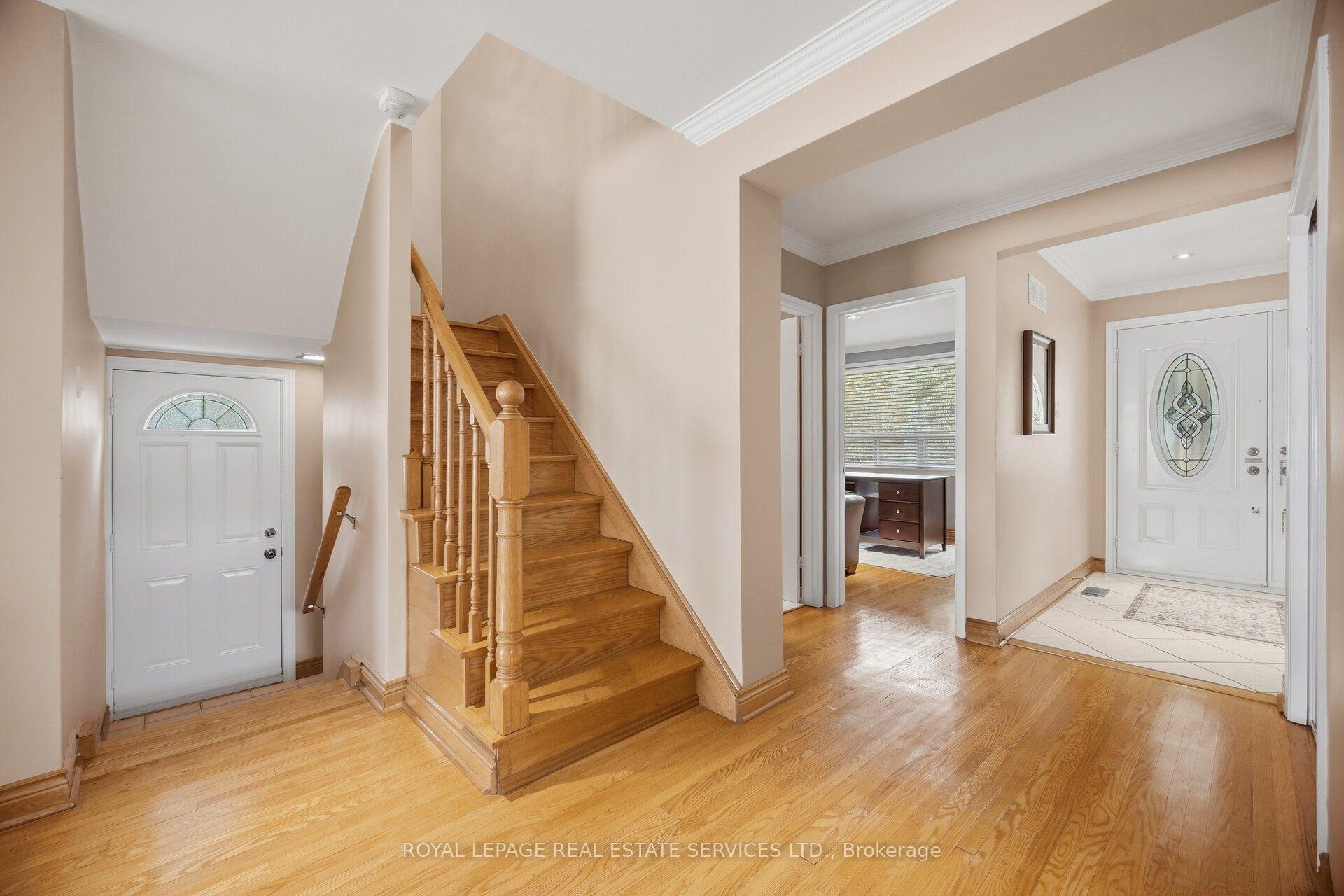 Photo 17 of 1434 Thorndyke Crescent, Mississauga, Applewood — HOMEH