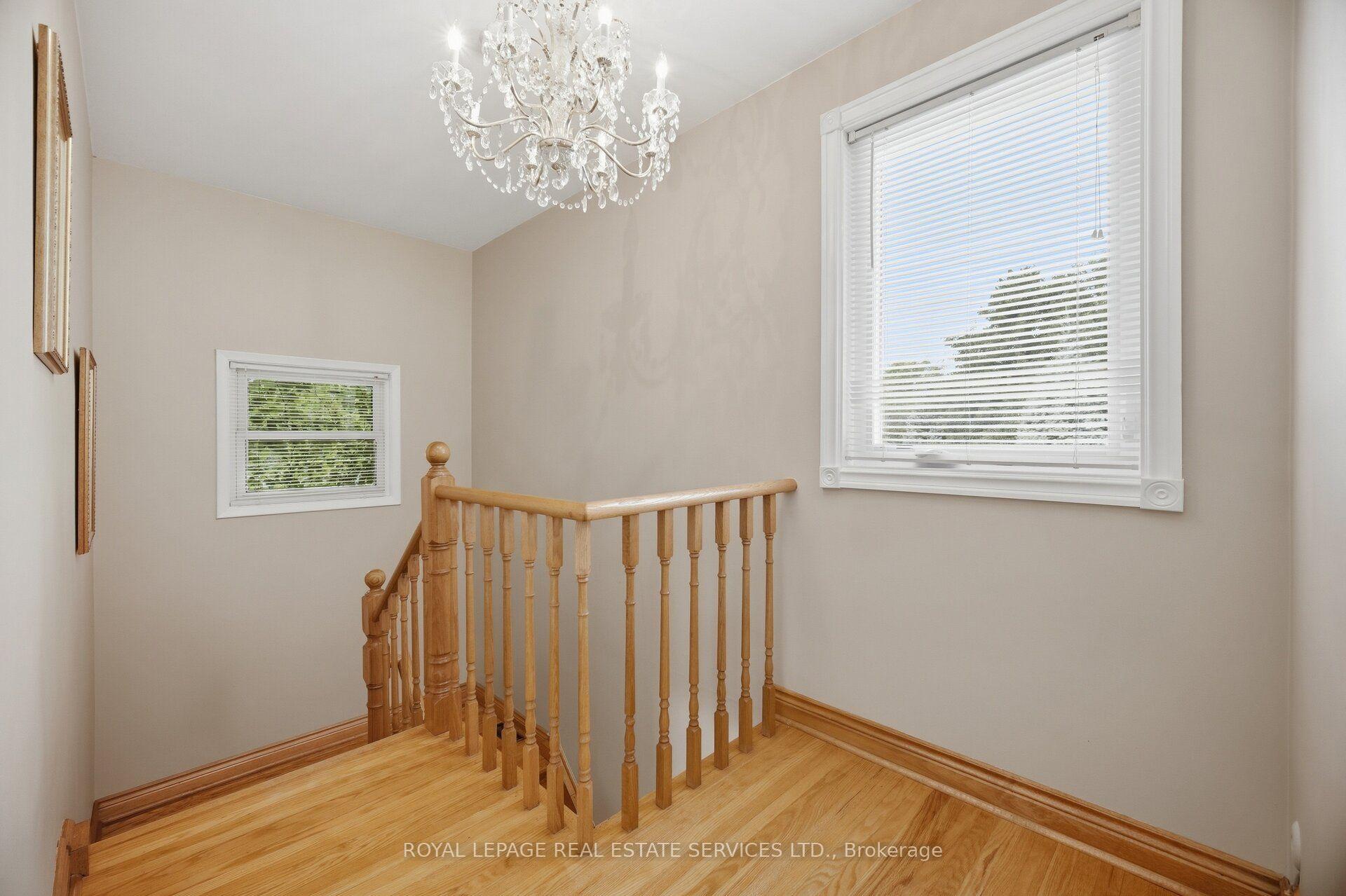 Photo 18 of 1434 Thorndyke Crescent, Mississauga, Applewood — HOMEH