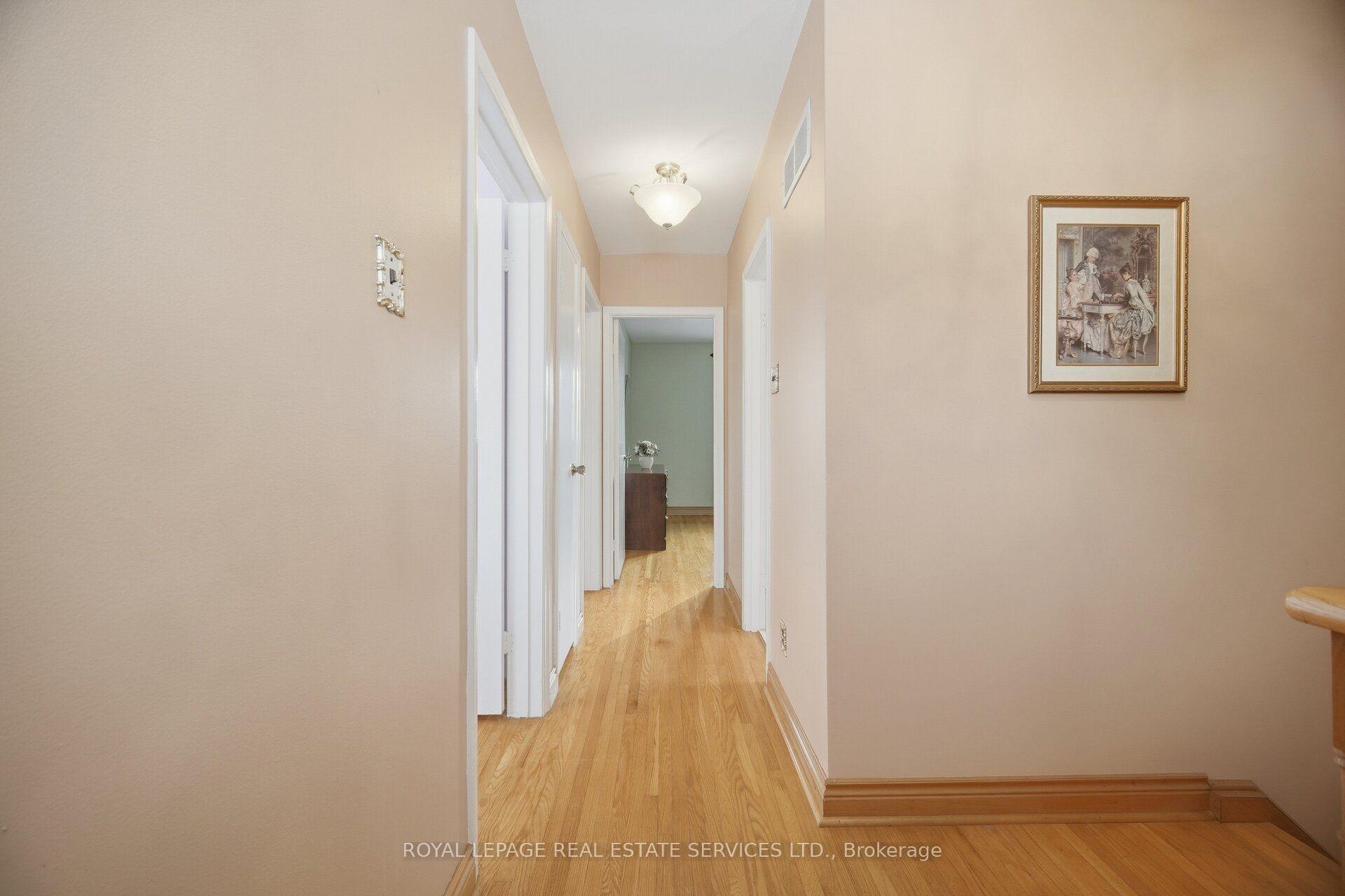 Photo 19 of 1434 Thorndyke Crescent, Mississauga, Applewood — HOMEH