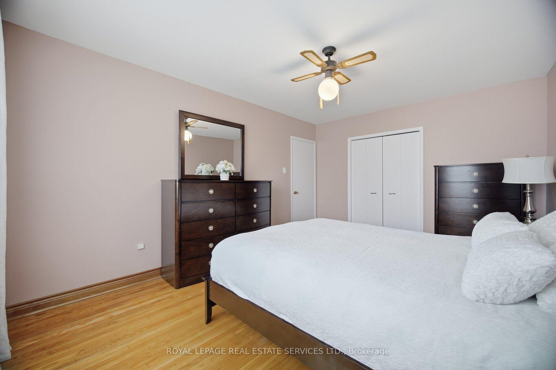 Photo 21 of 1434 Thorndyke Crescent, Mississauga, Applewood — HOMEH