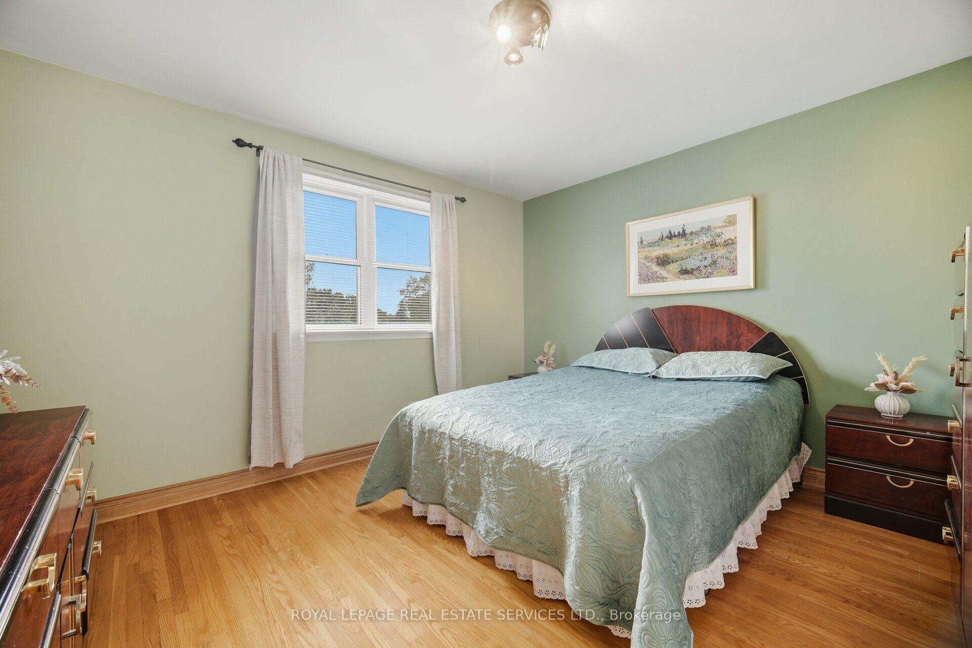 Photo 22 of 1434 Thorndyke Crescent, Mississauga, Applewood — HOMEH