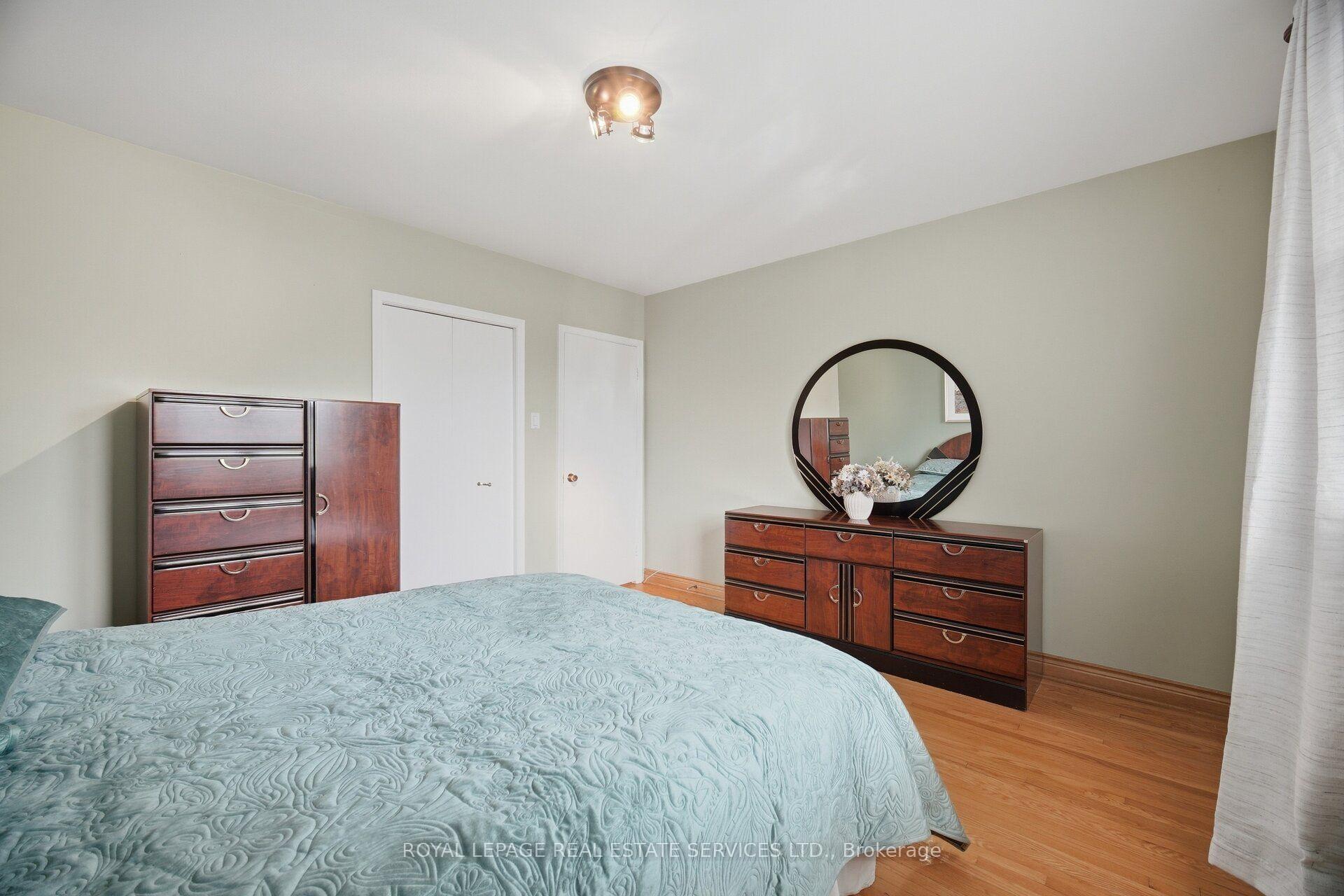 Photo 23 of 1434 Thorndyke Crescent, Mississauga, Applewood — HOMEH