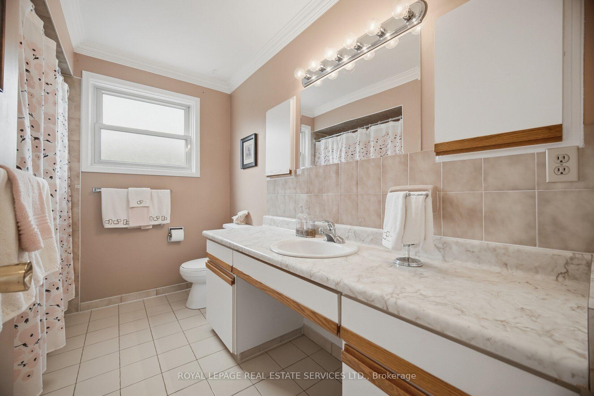 Photo 26 of 1434 Thorndyke Crescent, Mississauga, Applewood — HOMEH