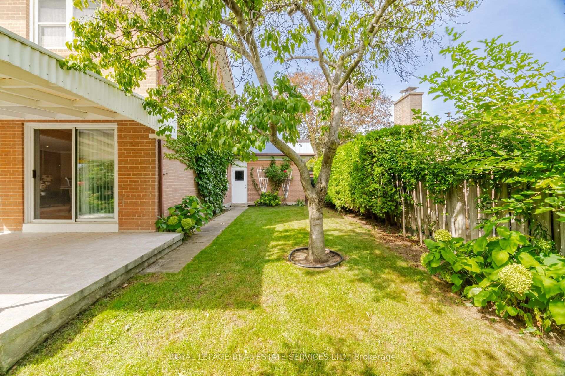Photo 41 of 1434 Thorndyke Crescent, Mississauga, Applewood — HOMEH